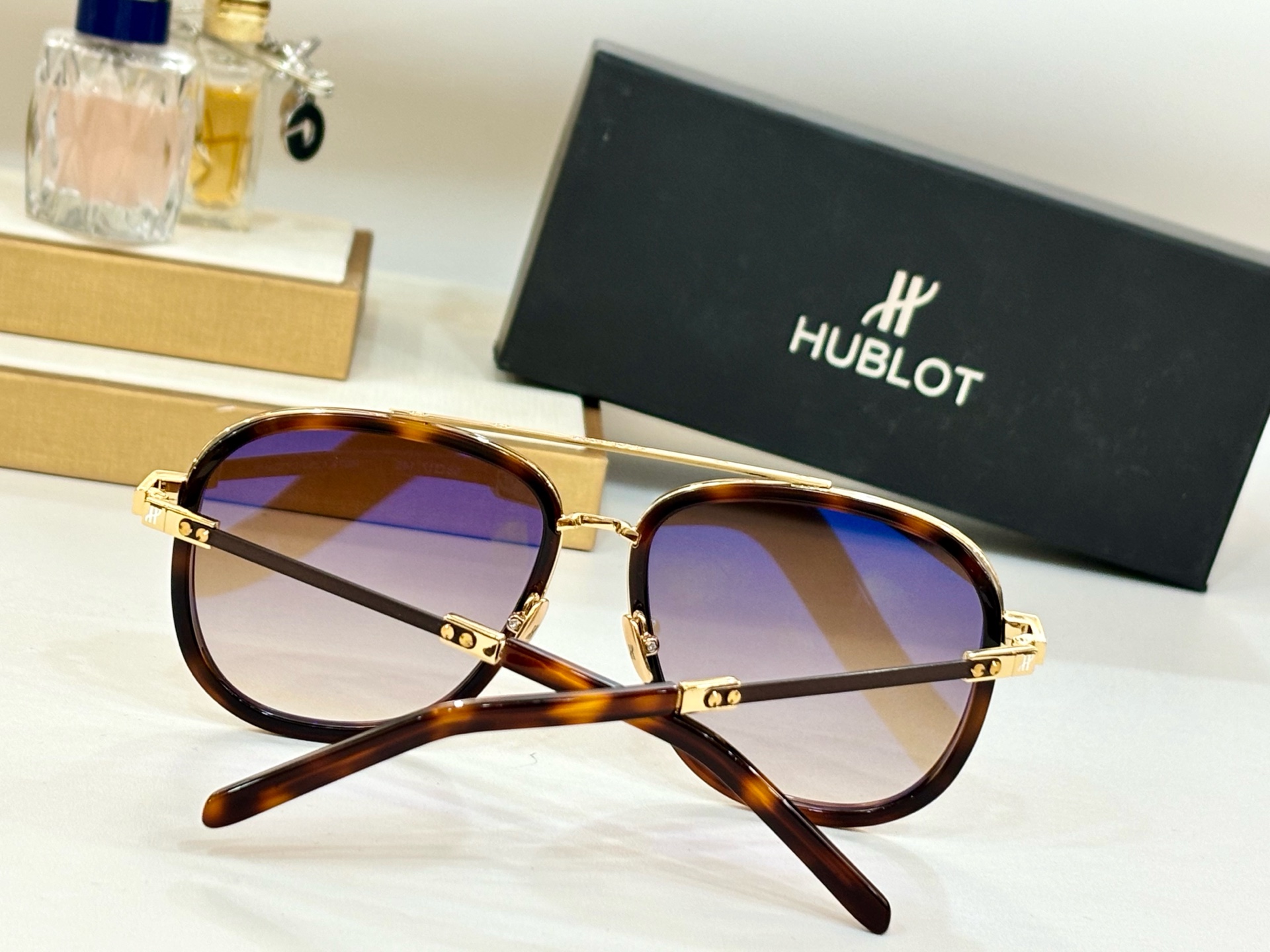  HUBLOT 
Man designed 
H078 
Size58口17-145✔️
