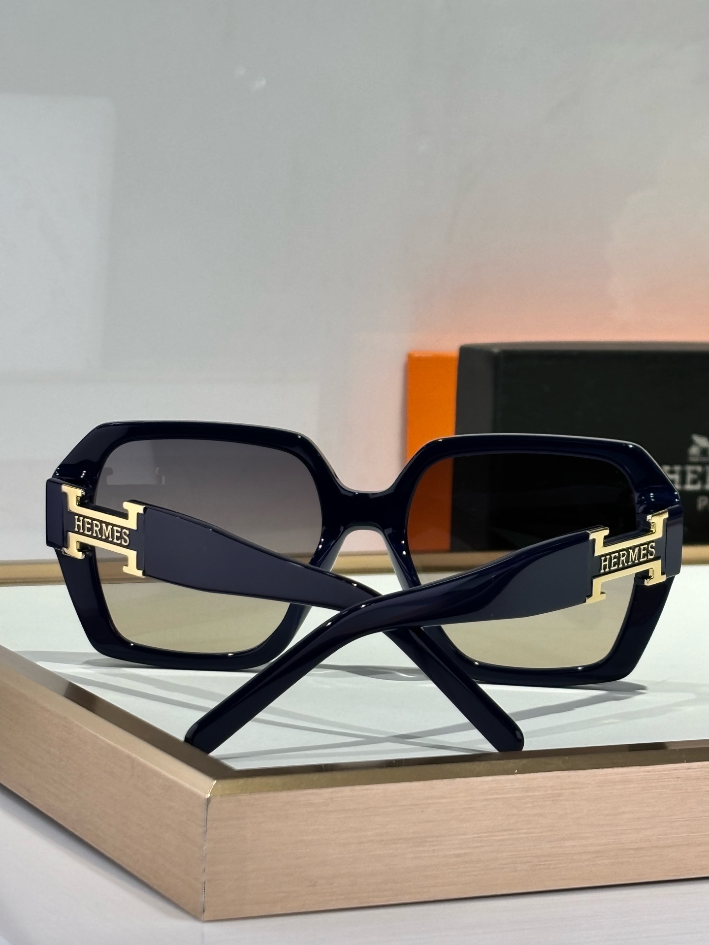  HERMES
经典款
MOD：HS1906
size：56-20-145

