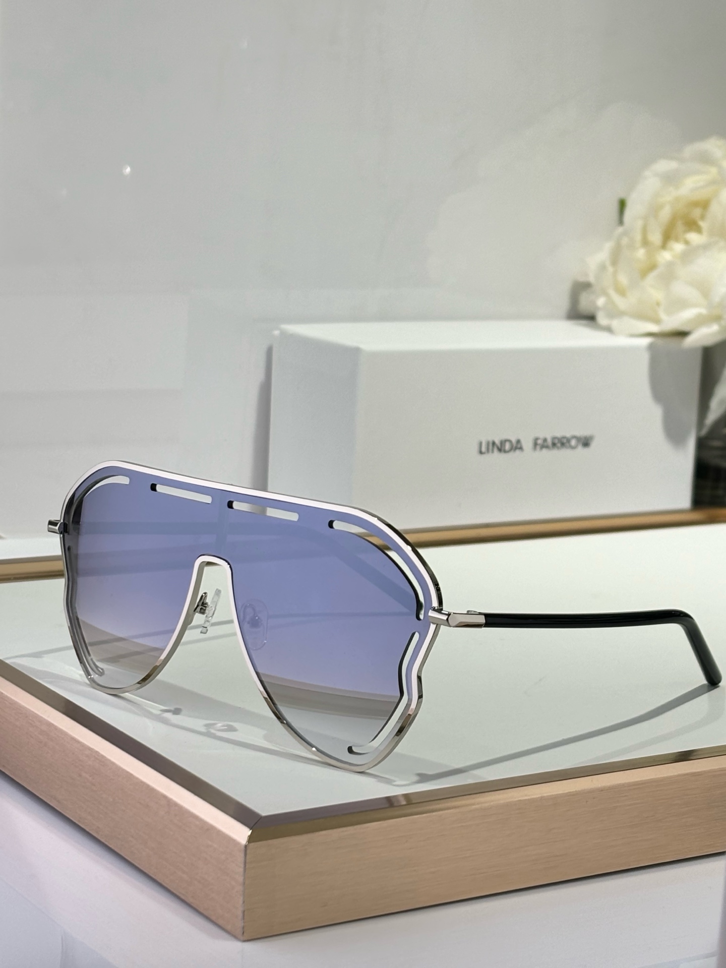  Linda Farro*
Oversized 
MATTHEW WILLIAMSON
联名
Mod：G