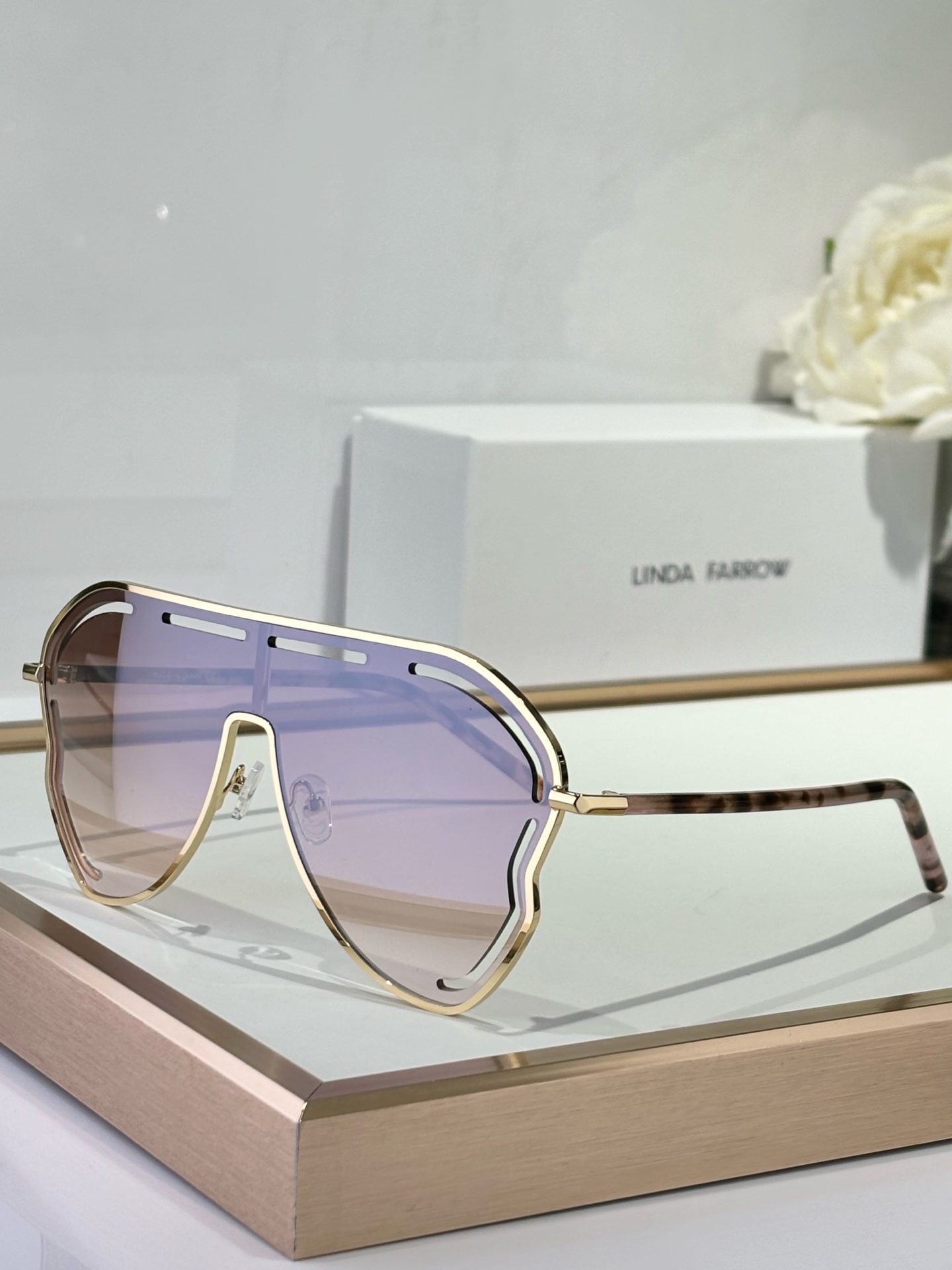  Linda Farro*
Oversized 
MATTHEW WILLIAMSON
联名
Mod：G