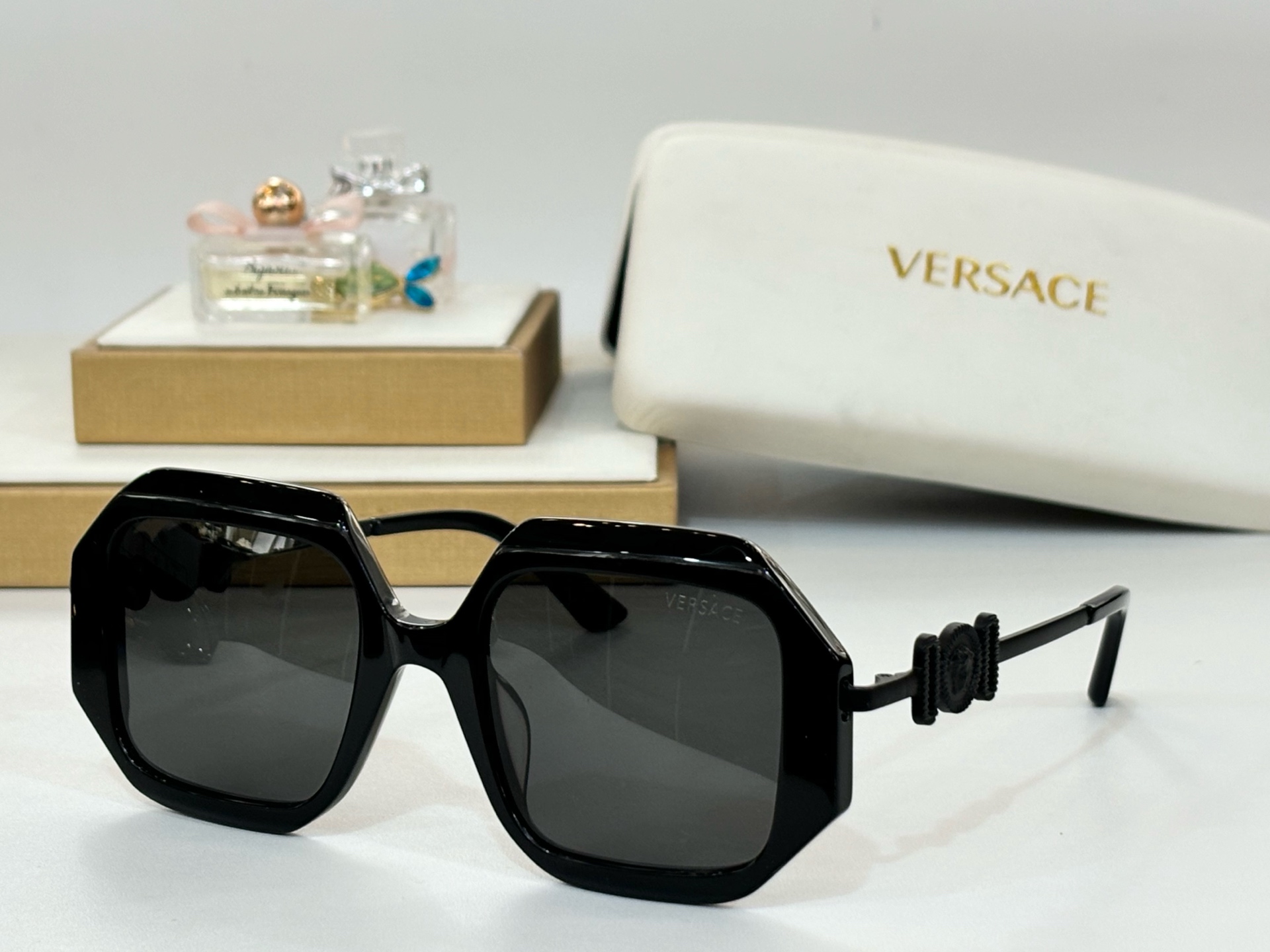 ￼  VERSACE
MODVE4481
Size51-22-145
