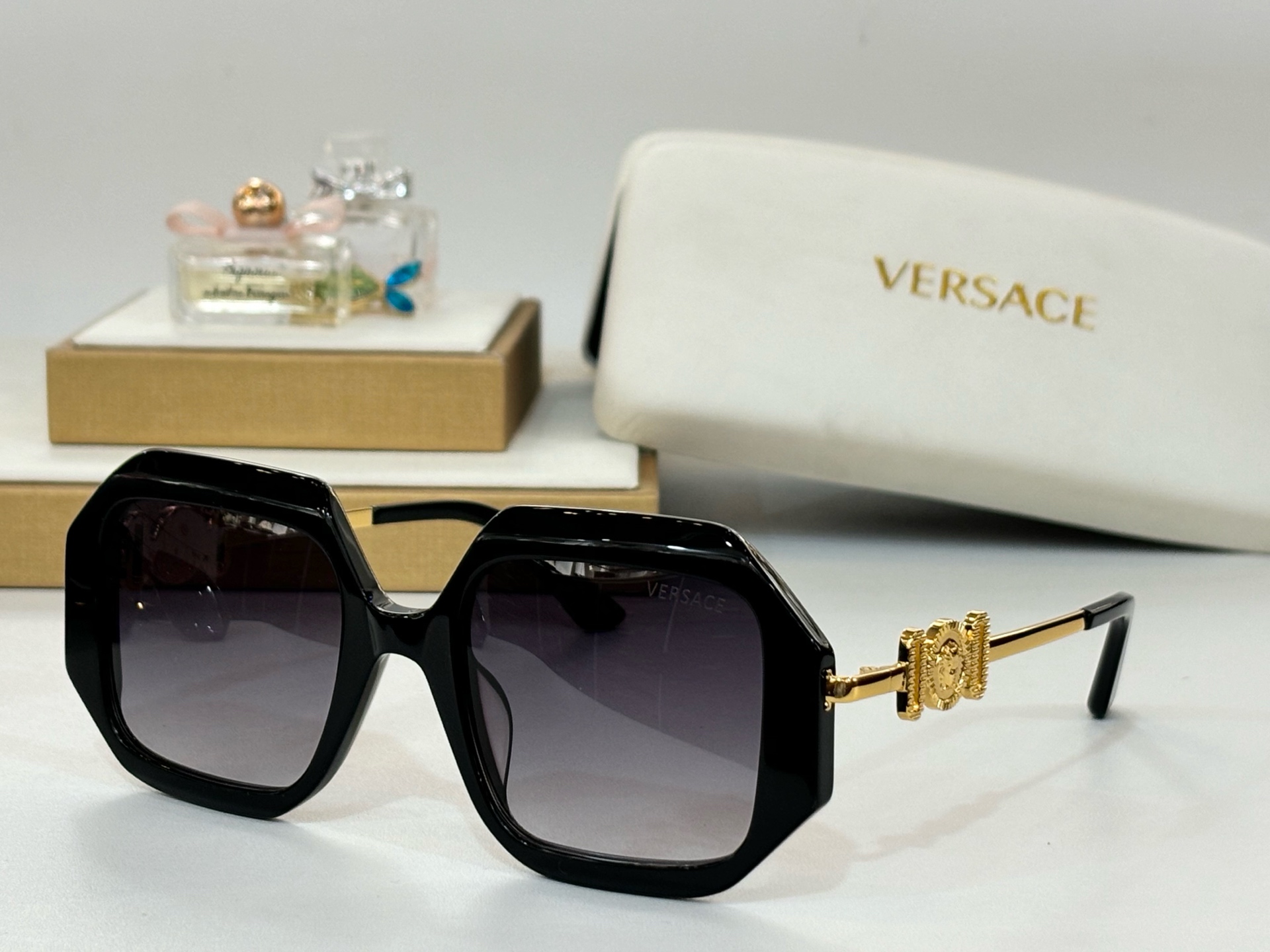 ￼  VERSACE
MODVE4481
Size51-22-145

