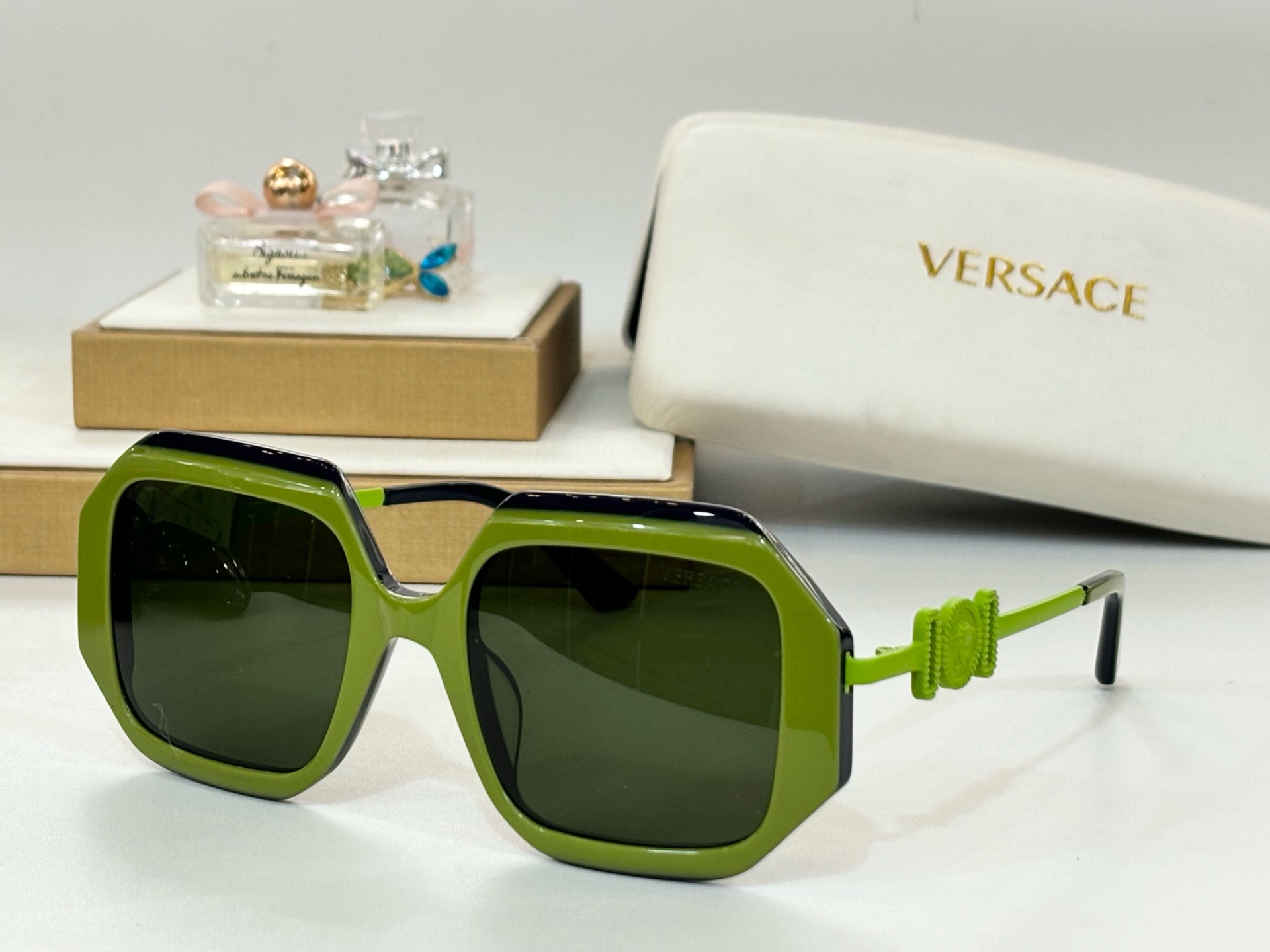 ￼  VERSACE
MODVE4481
Size51-22-145

