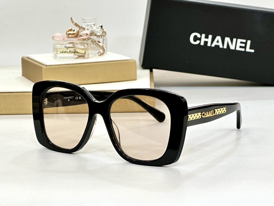 CHANEL 
MODEL ：6989
Size ：53-18-145
