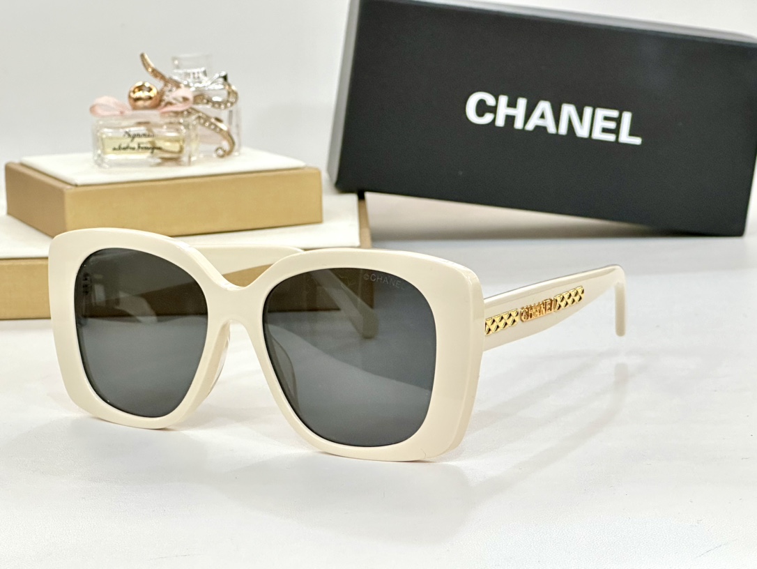  CHANEL 
MODEL ：6989
Size ：53-18-145
