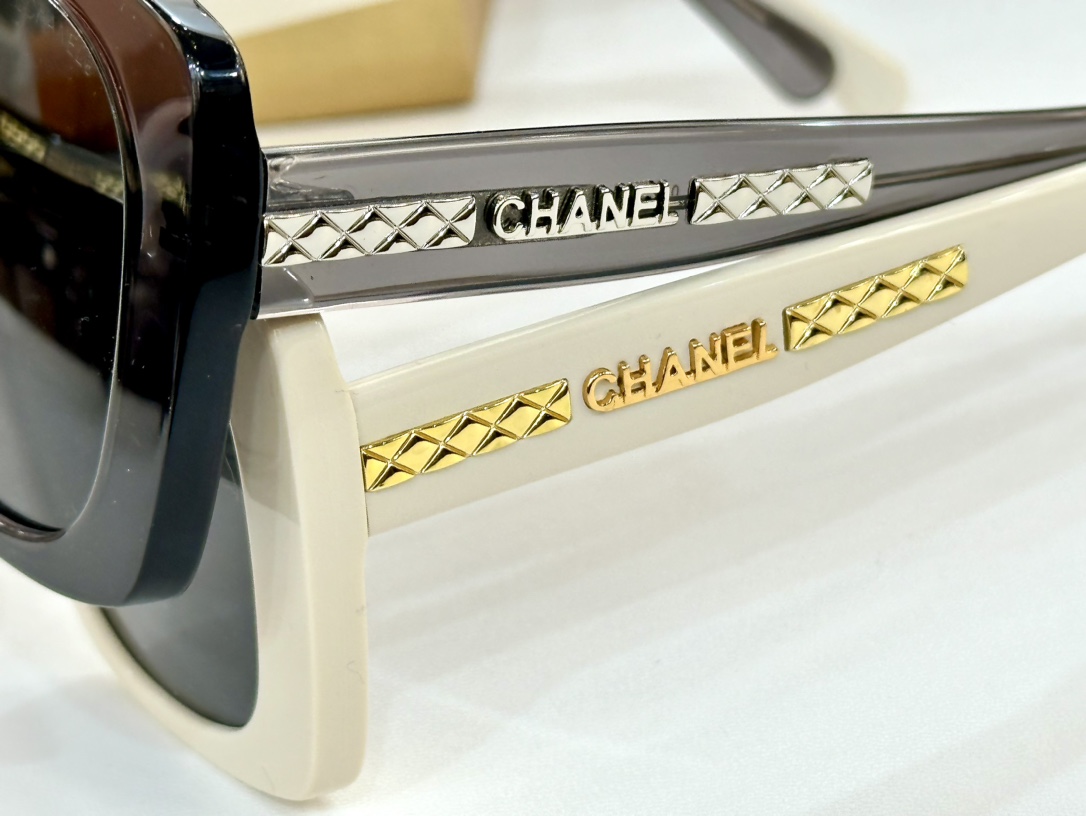  CHANEL 
MODEL ：6989
Size ：53-18-145
