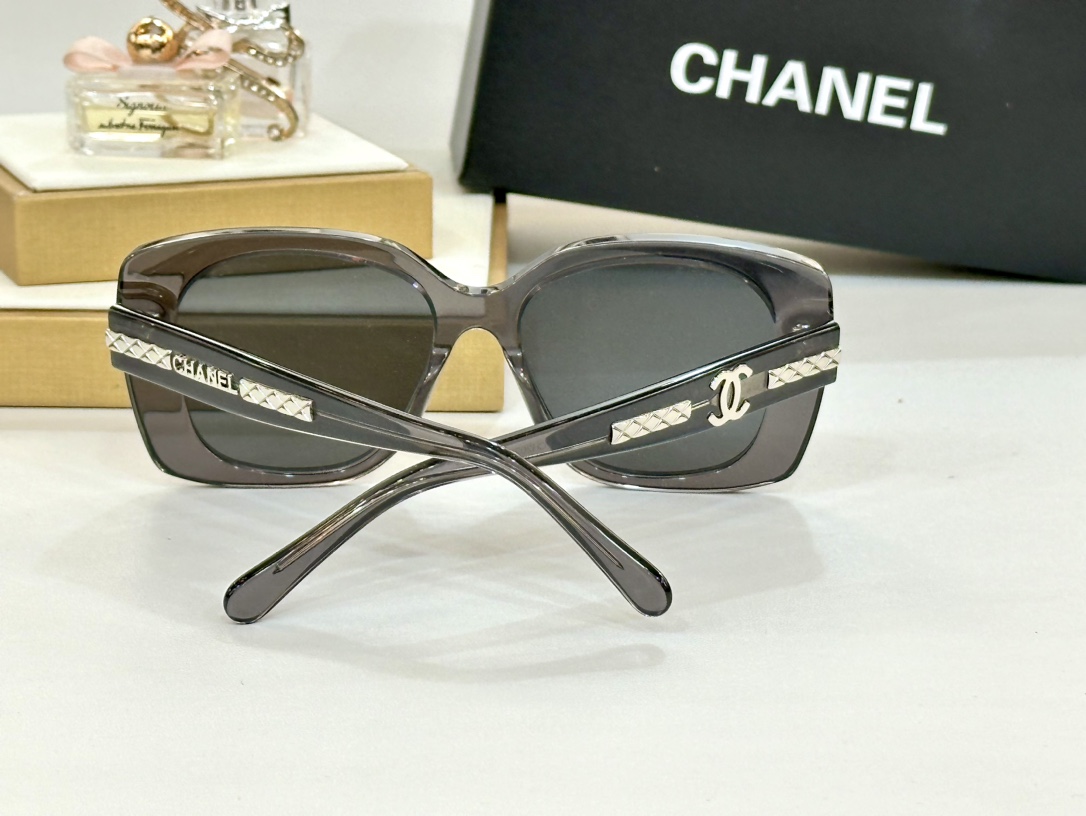  CHANEL 
MODEL ：6989
Size ：53-18-145
