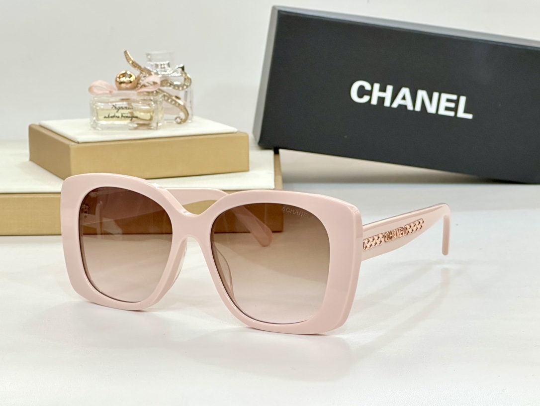  CHANEL 
MODEL ：6989
Size ：53-18-145
