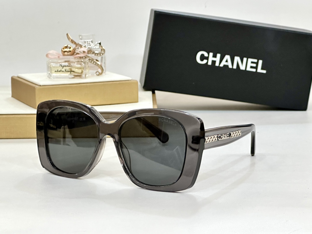  CHANEL 
MODEL ：6989
Size ：53-18-145
