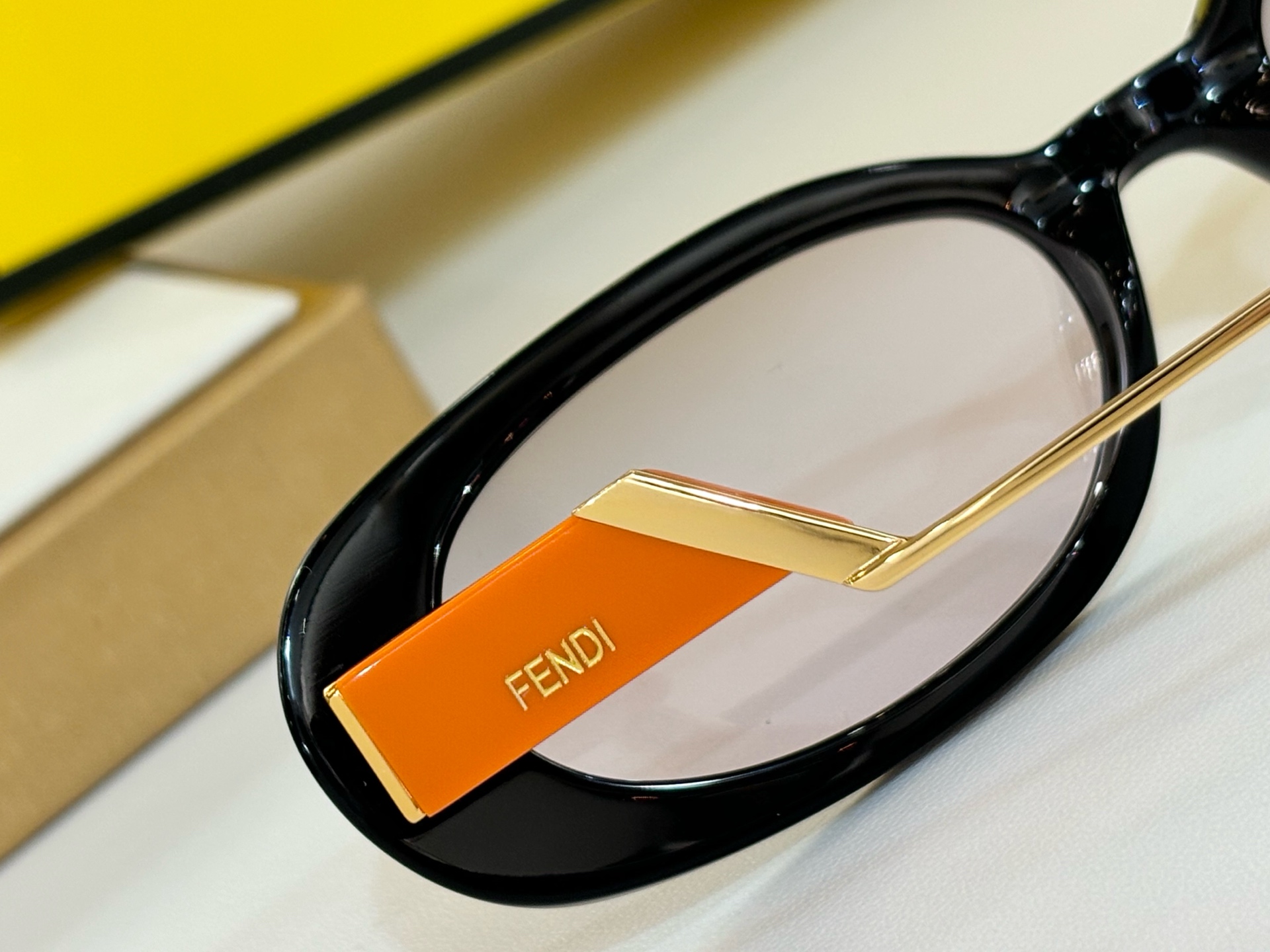  FENDI
MODFE3018
Size50-20-142
