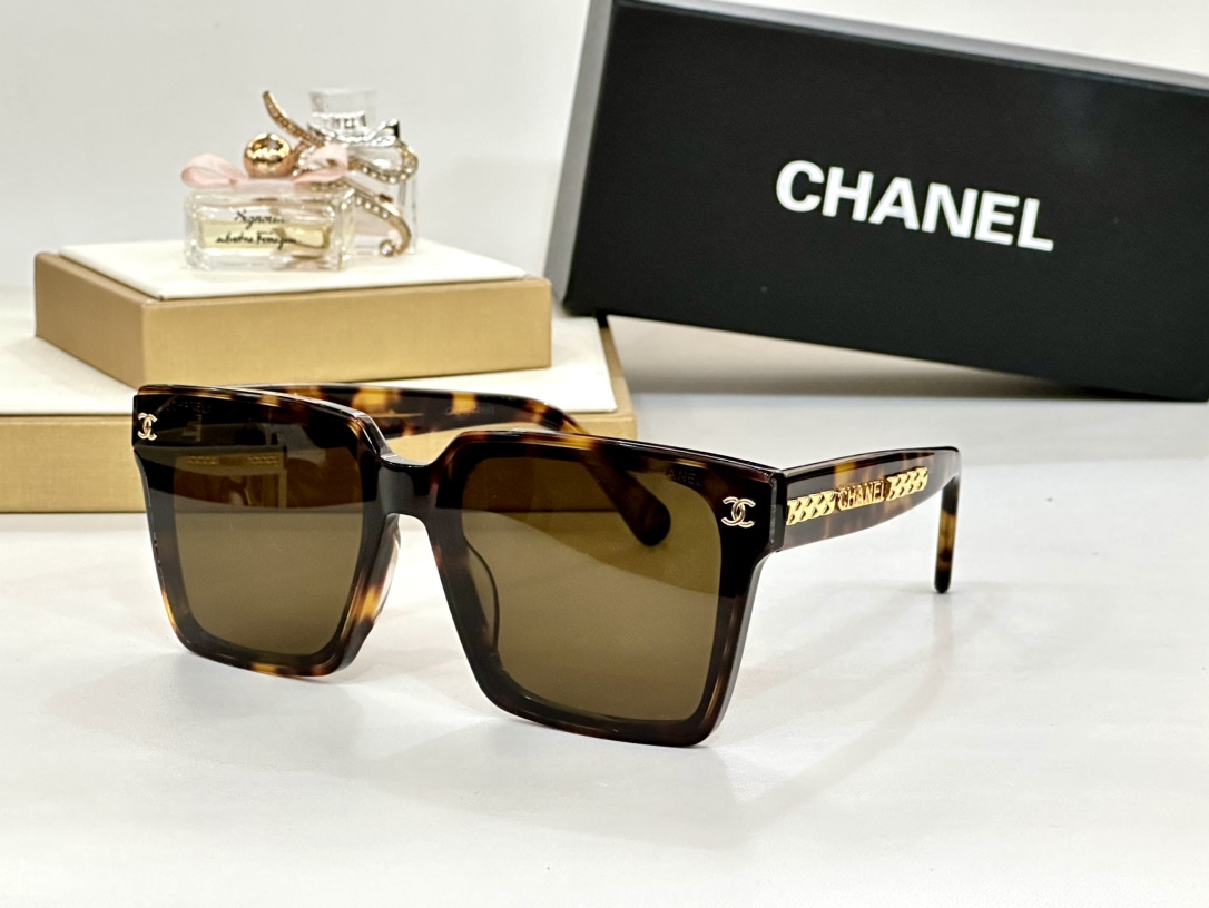  CHANEL 
MODEL ：6988
Size ：53-21-140
