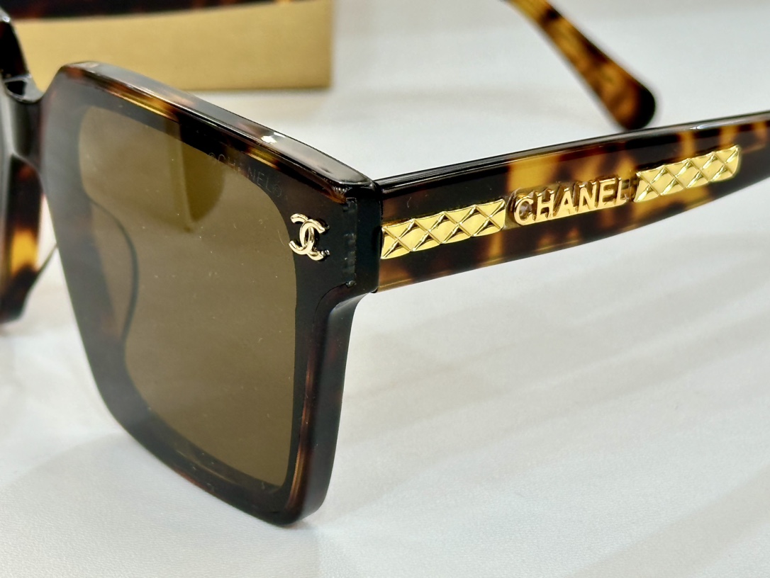  CHANEL 
MODEL ：6988
Size ：53-21-140
