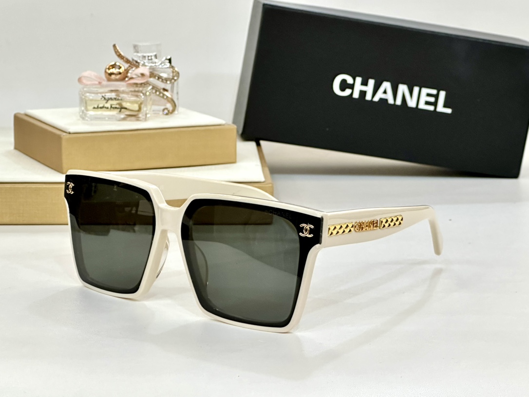  CHANEL 
MODEL ：6988
Size ：53-21-140

