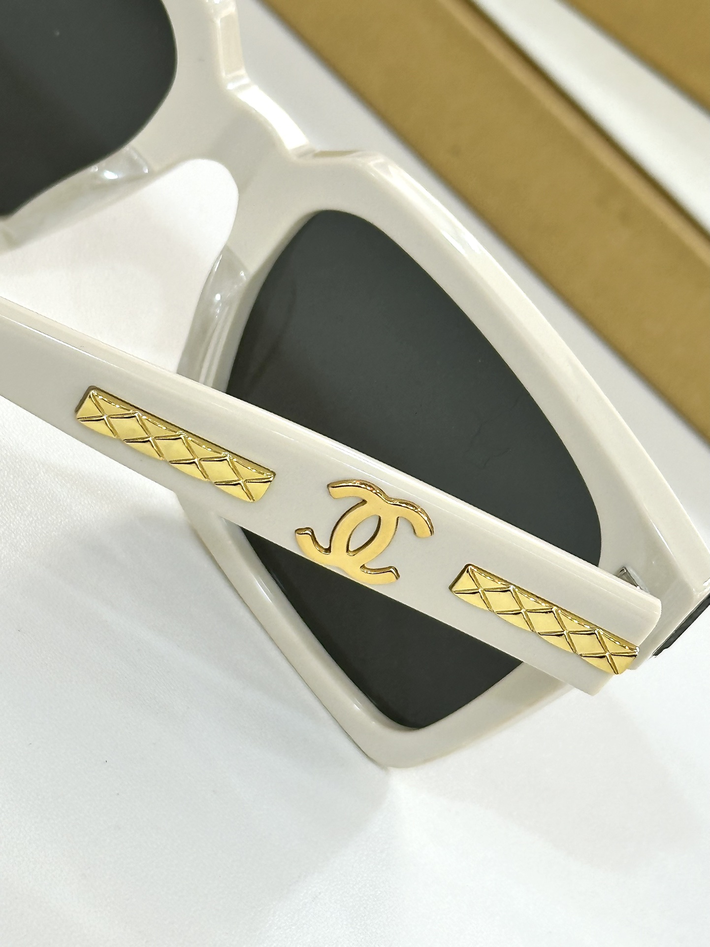  CHANEL 
MODEL ：6988
Size ：53-21-140
