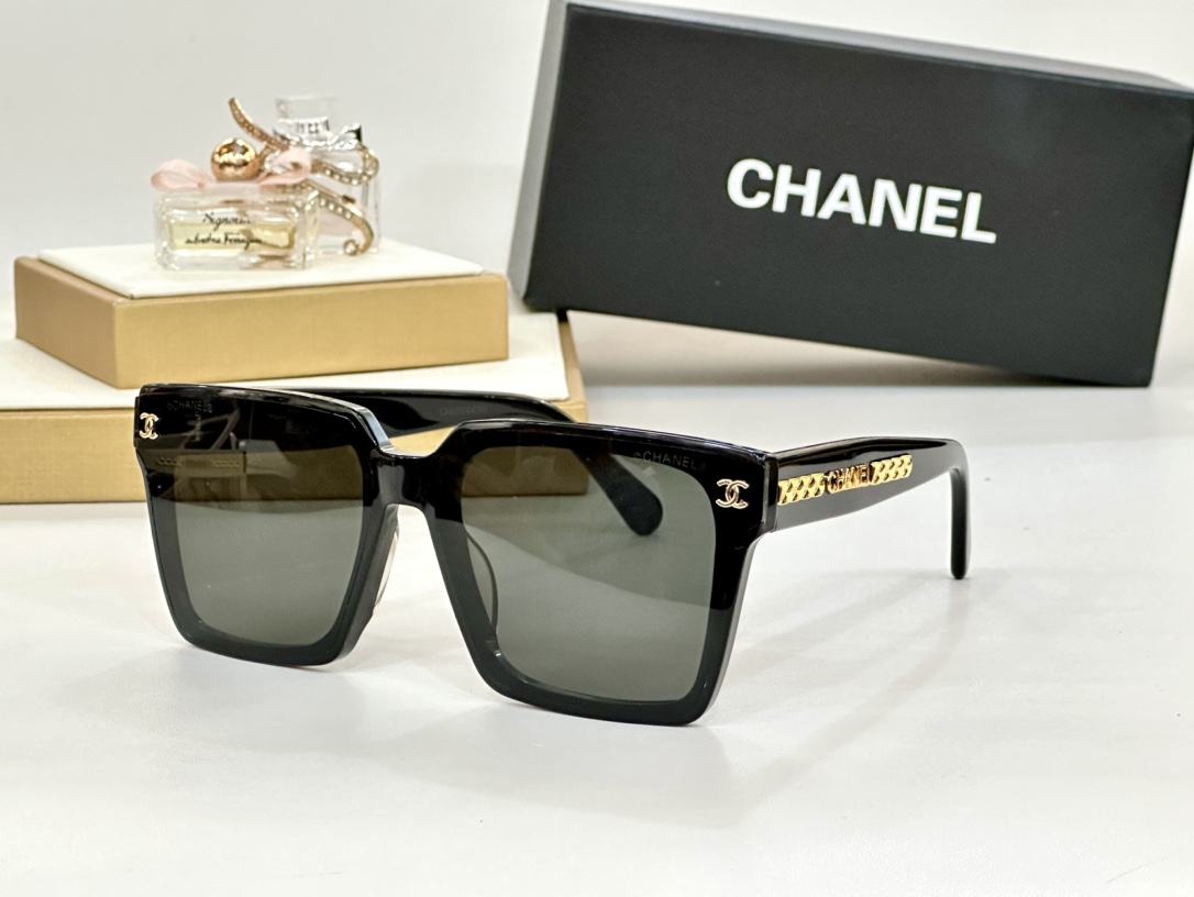  CHANEL 
MODEL ：6988
Size ：53-21-140
