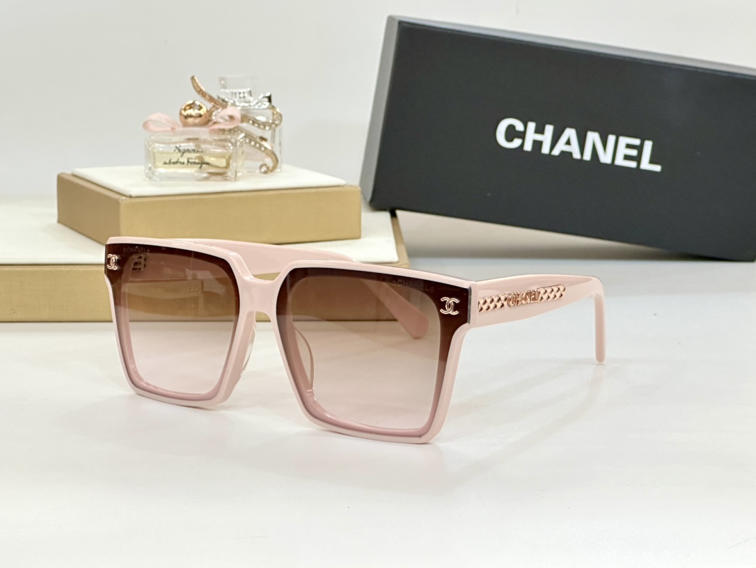  CHANEL 
MODEL ：6988
Size ：53-21-140
