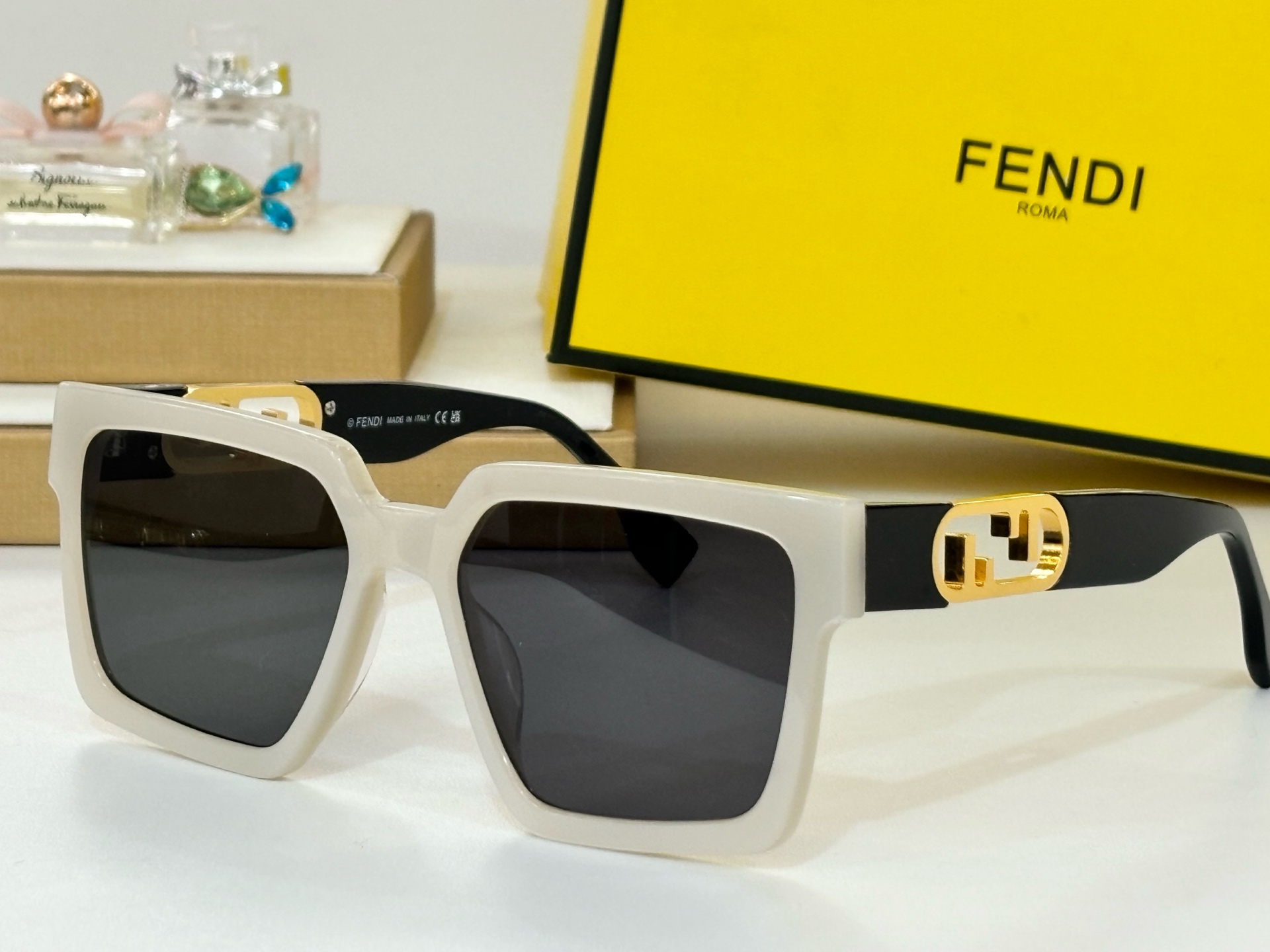   FENDI
MODFE40181
Size55-19-145
