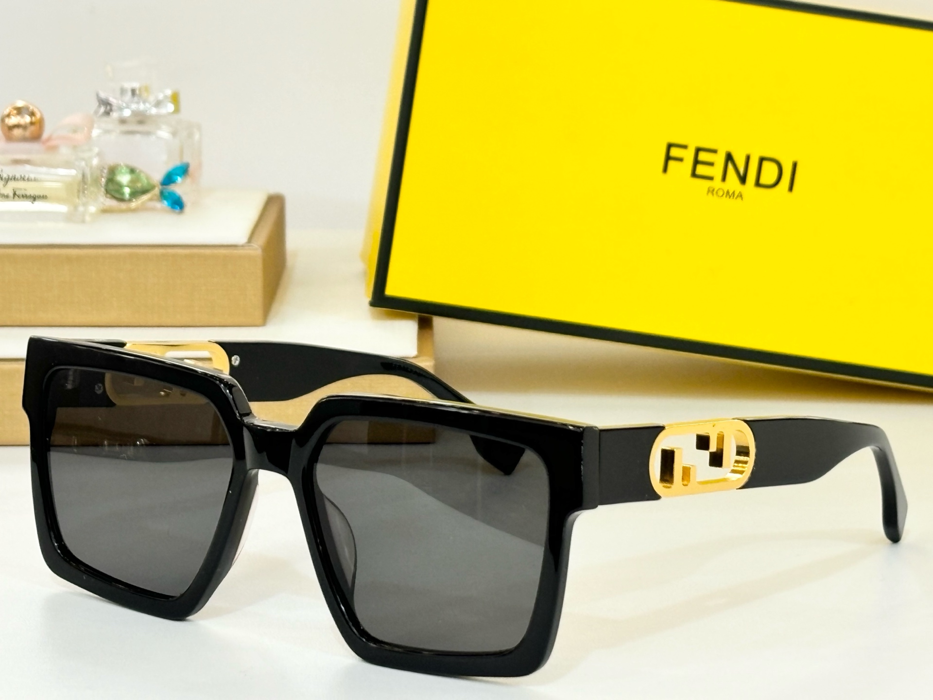   FENDI
MODFE40181
Size55-19-145
