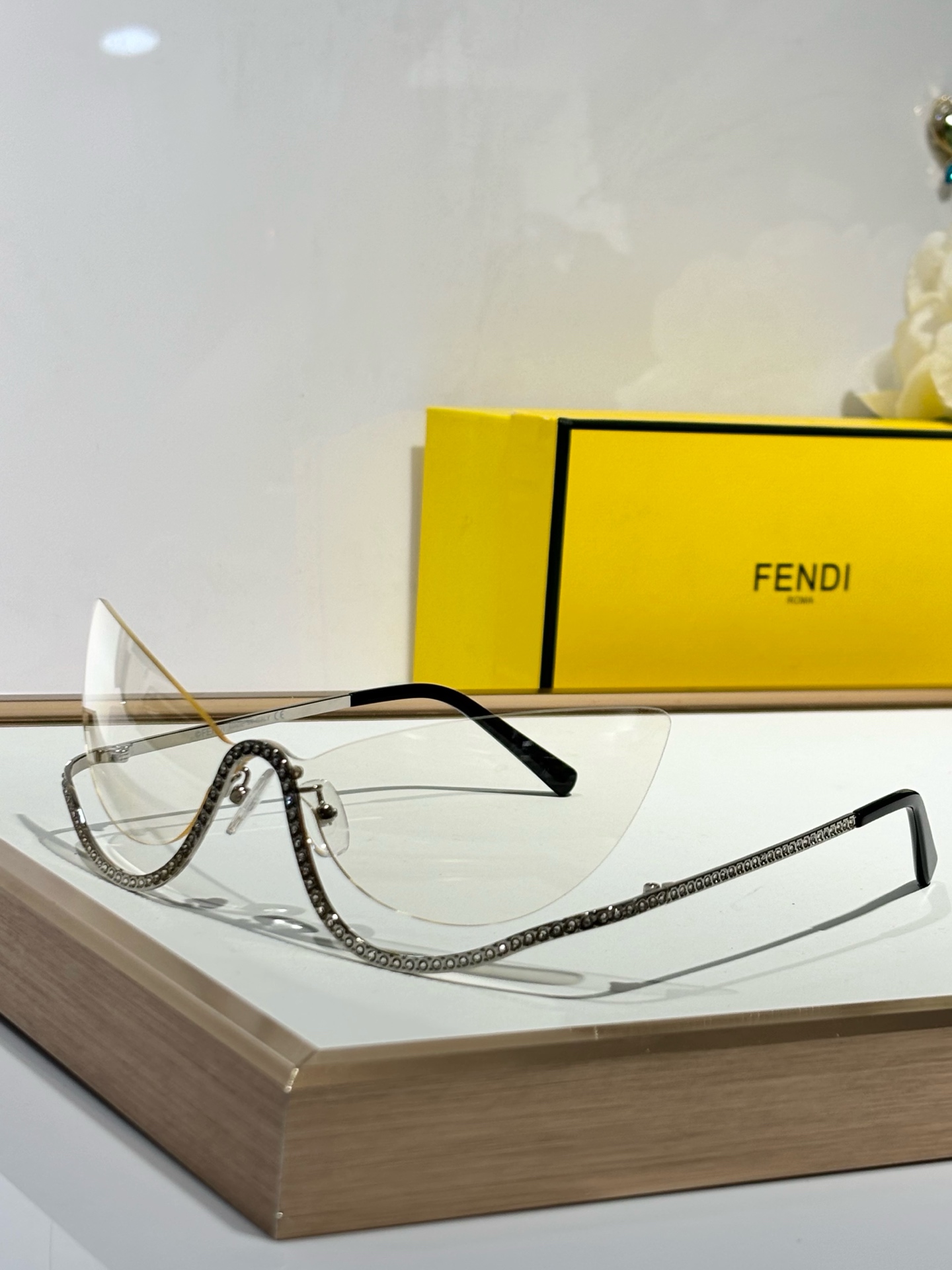  FENDI
MODFE40158
Size145-145
