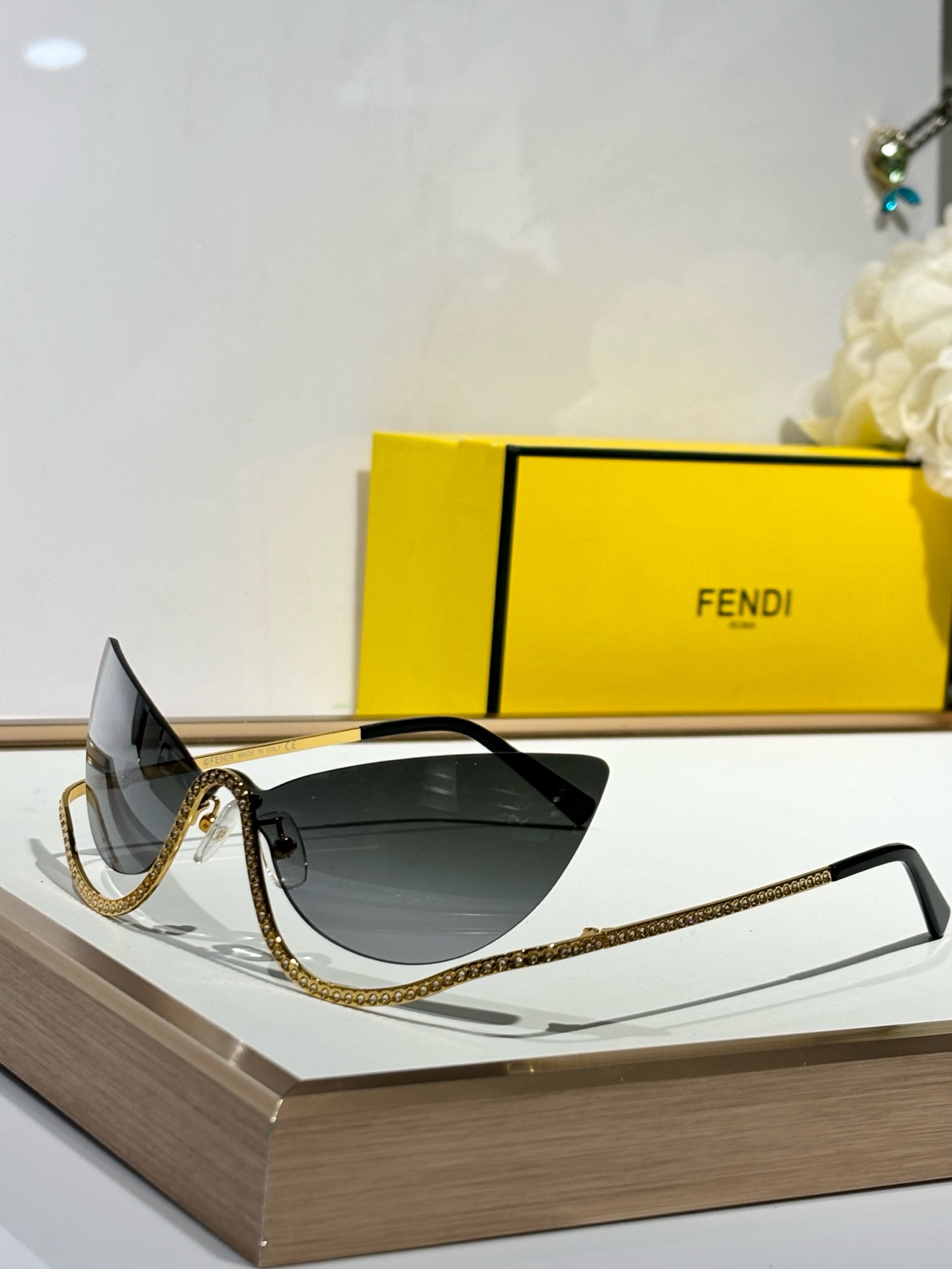  FENDI
MODFE40158
Size145-145
