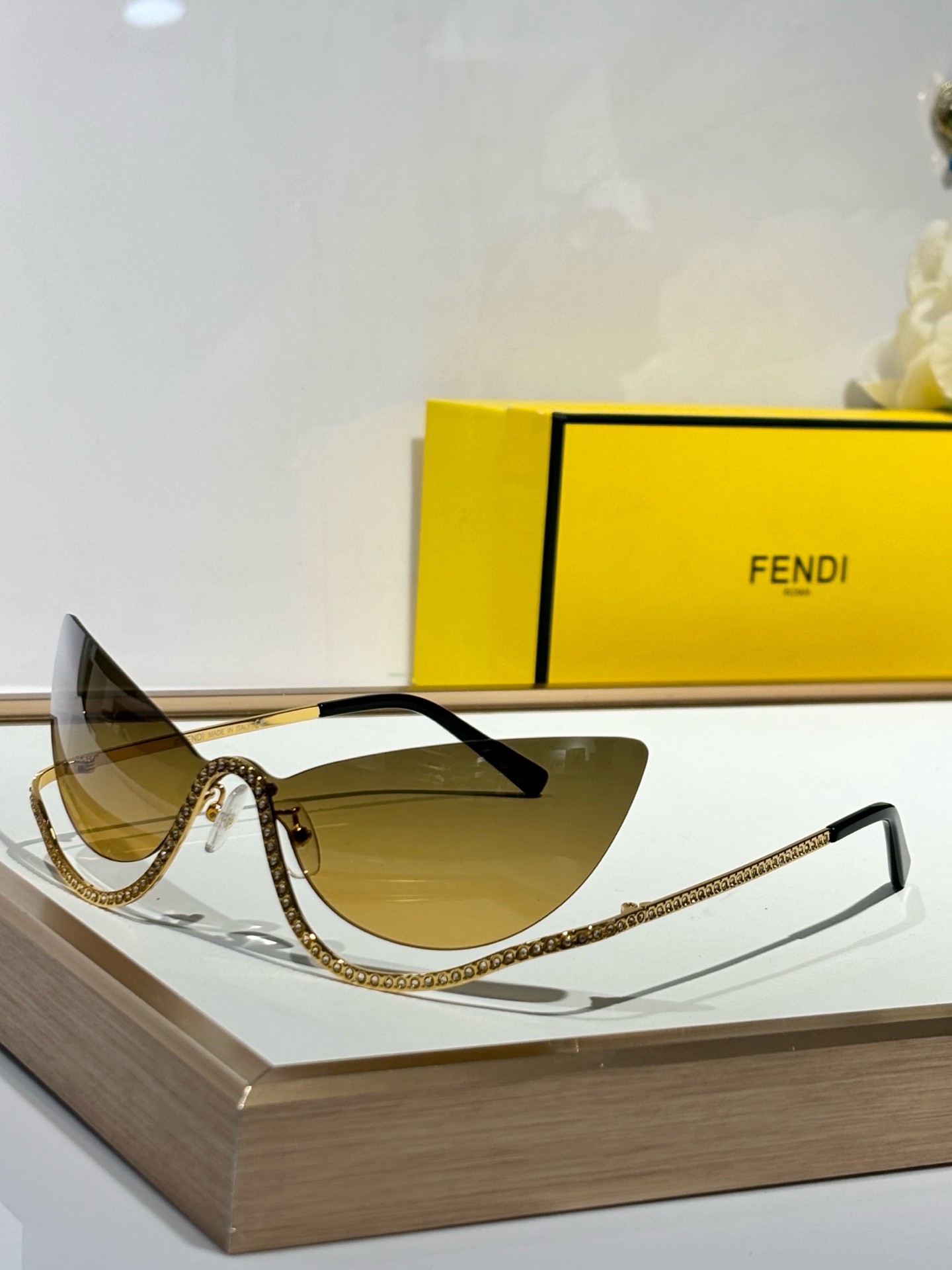  FENDI
MODFE40158
Size145-145
