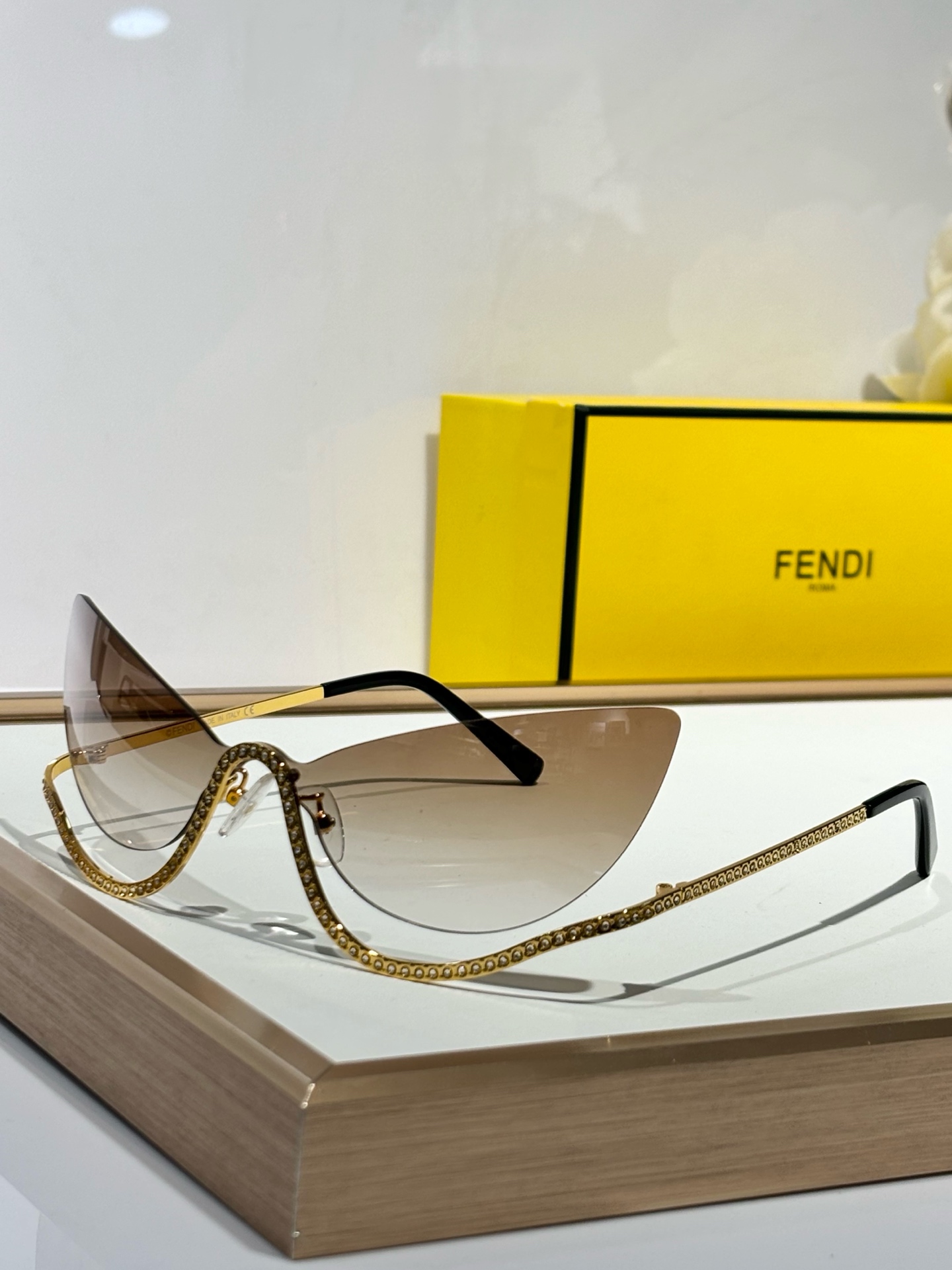  FENDI
MODFE40158
Size145-145
