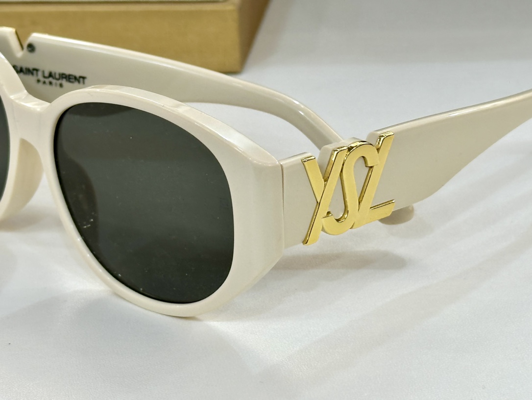  SAINT LAUREN*圣罗兰 
ModelSLM86
Size57口16-145
