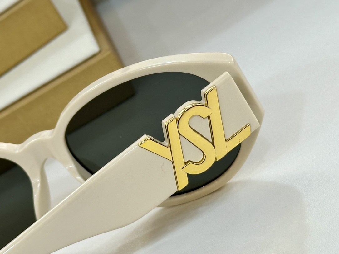  SAINT LAUREN*圣罗兰 
ModelSLM86
Size57口16-145
