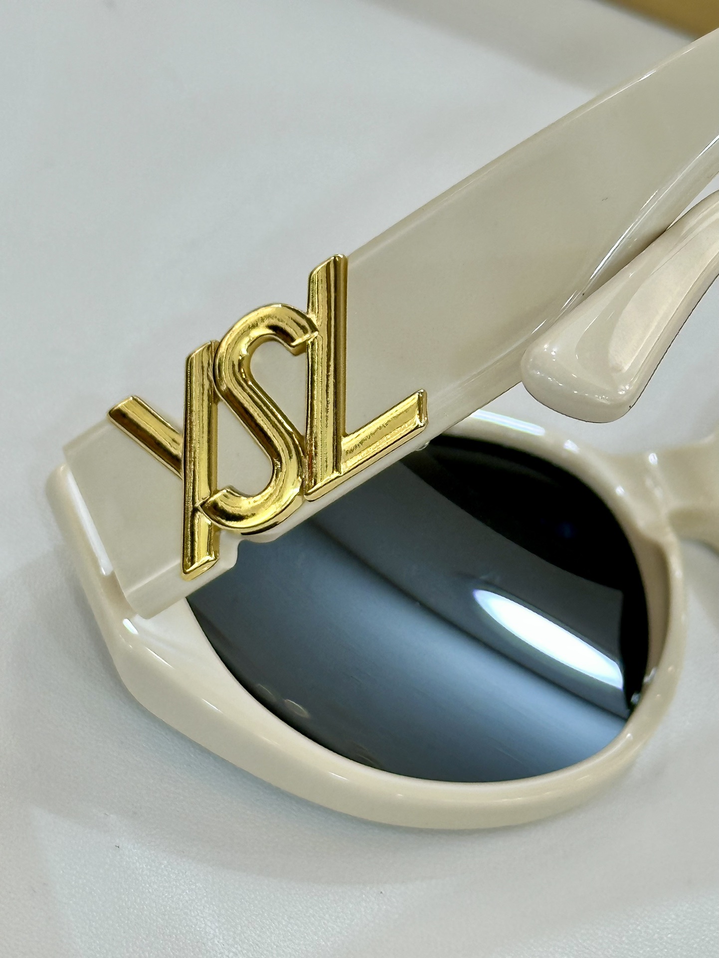 SAINT LAUREN*圣罗兰 
ModelSLM86
Size57口16-145
