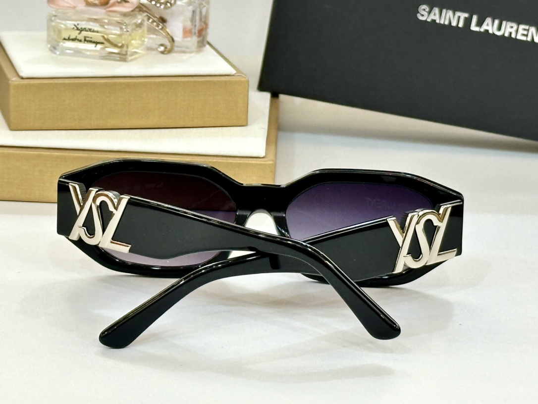  SAINT LAUREN*圣罗兰 
ModelSLM88
Size53口18-145
