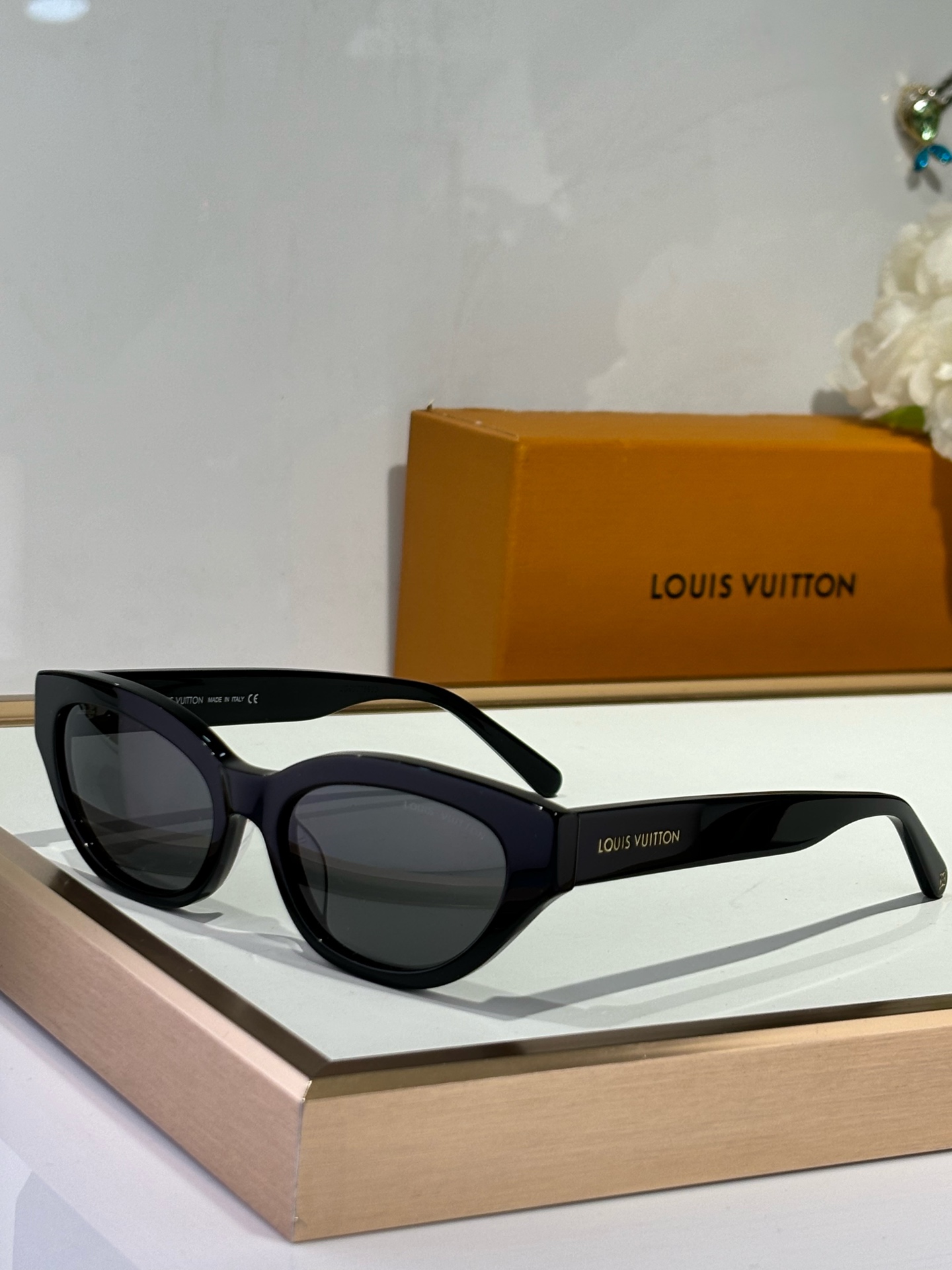  LOUIS VUITTON
MODZ2481
Size52-18-140
