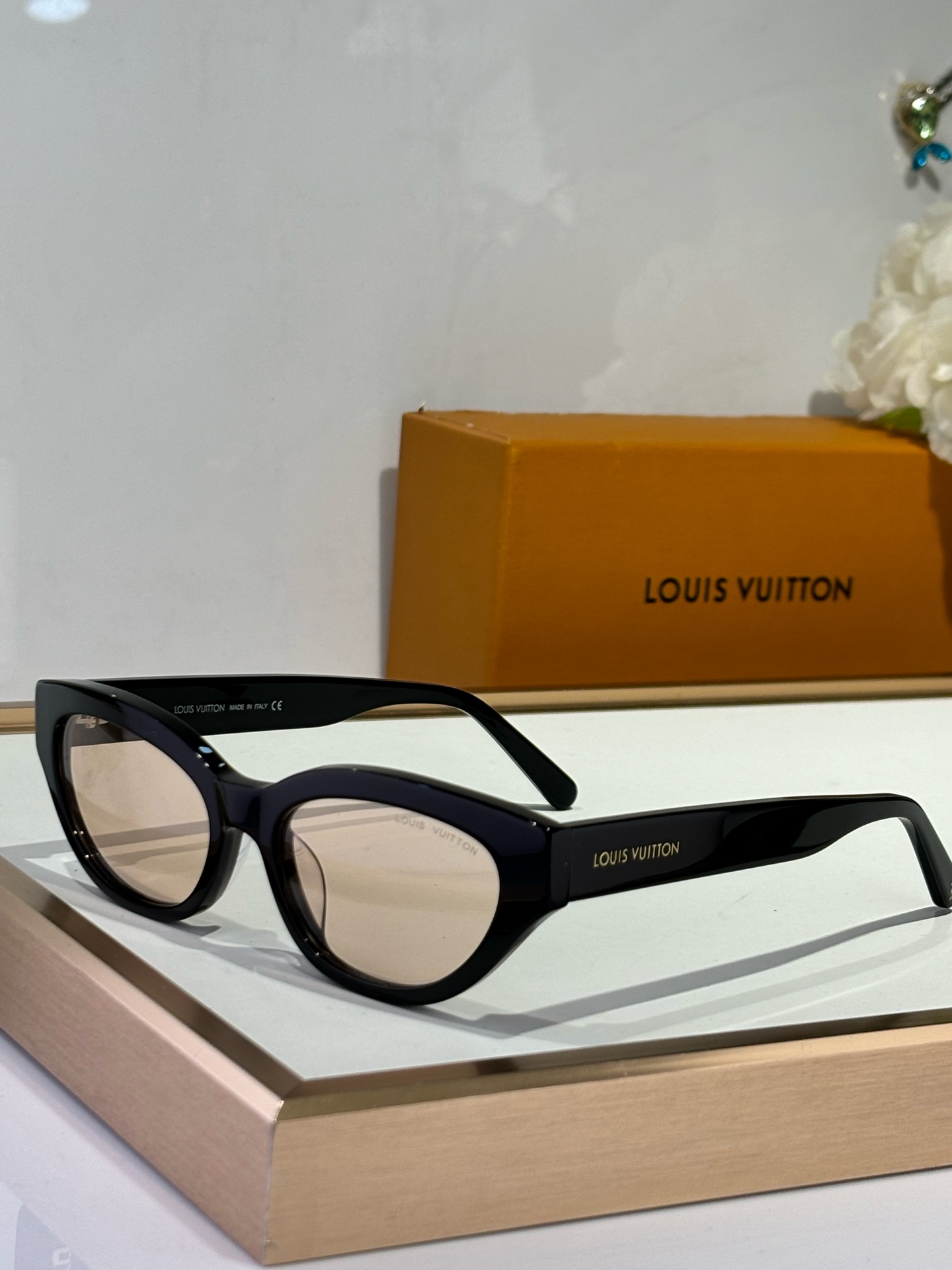  LOUIS VUITTON
MODZ2481
Size52-18-140
