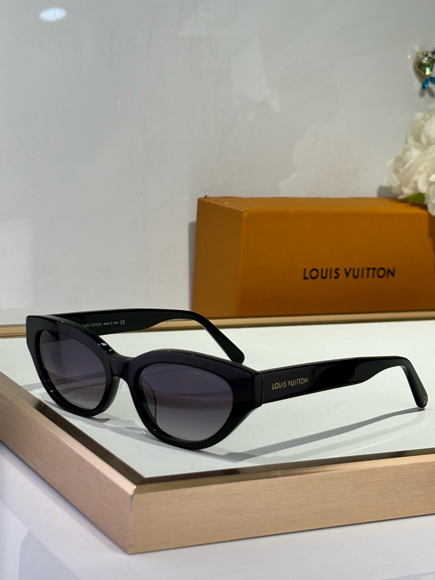  LOUIS VUITTON
MODZ2481
Size52-18-140
