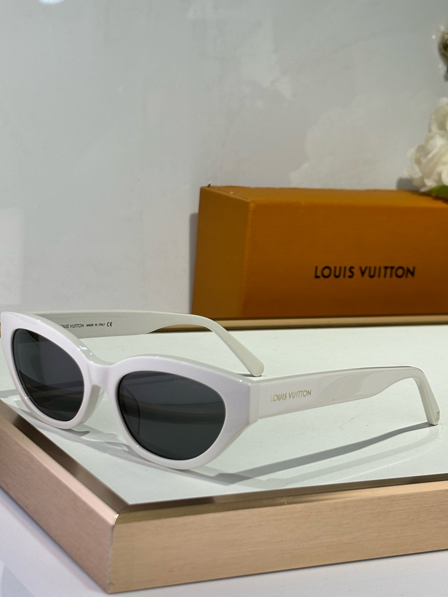  LOUIS VUITTON
MODZ2481
Size52-18-140
