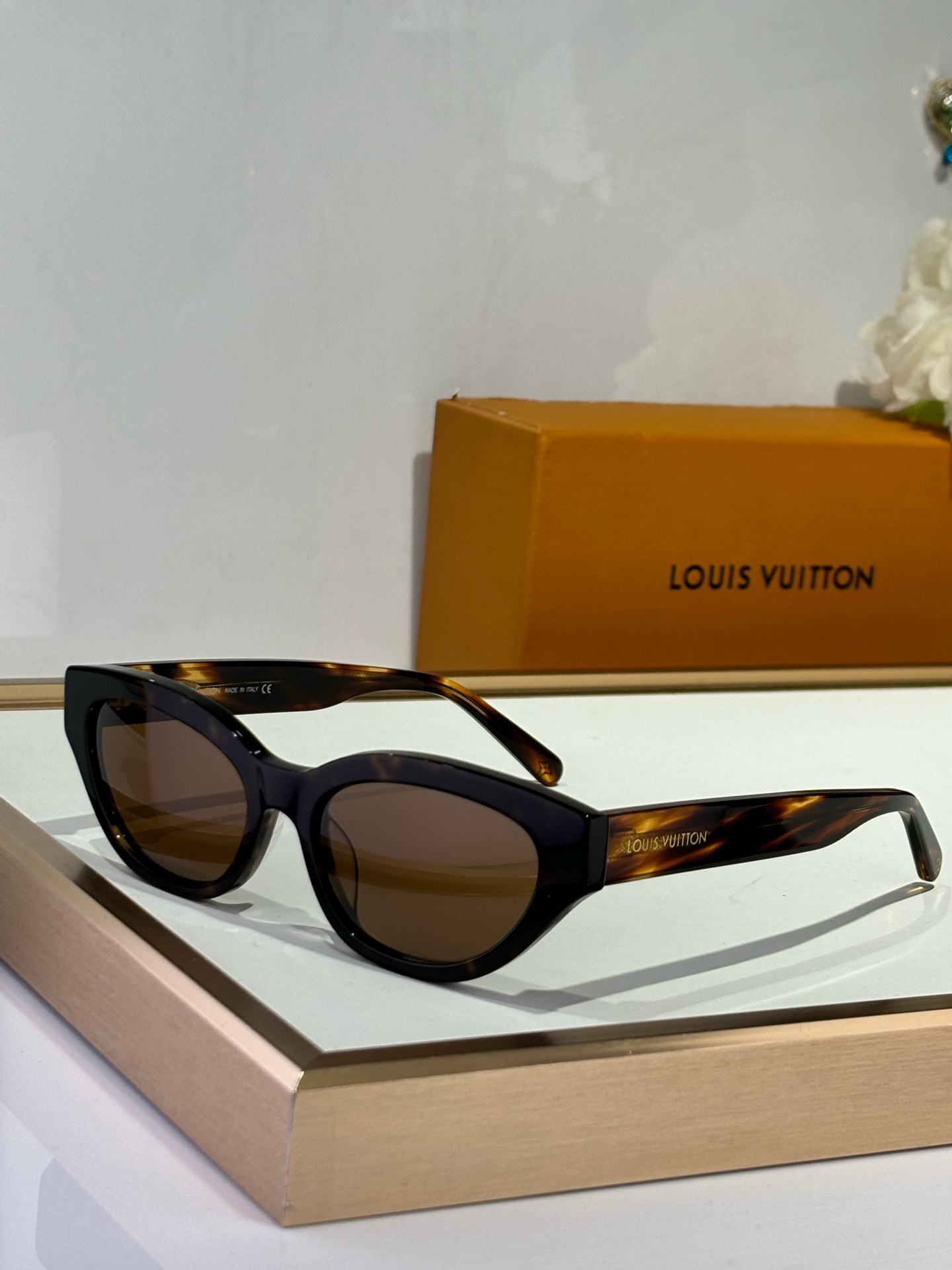  LOUIS VUITTON
MODZ2481
Size52-18-140
