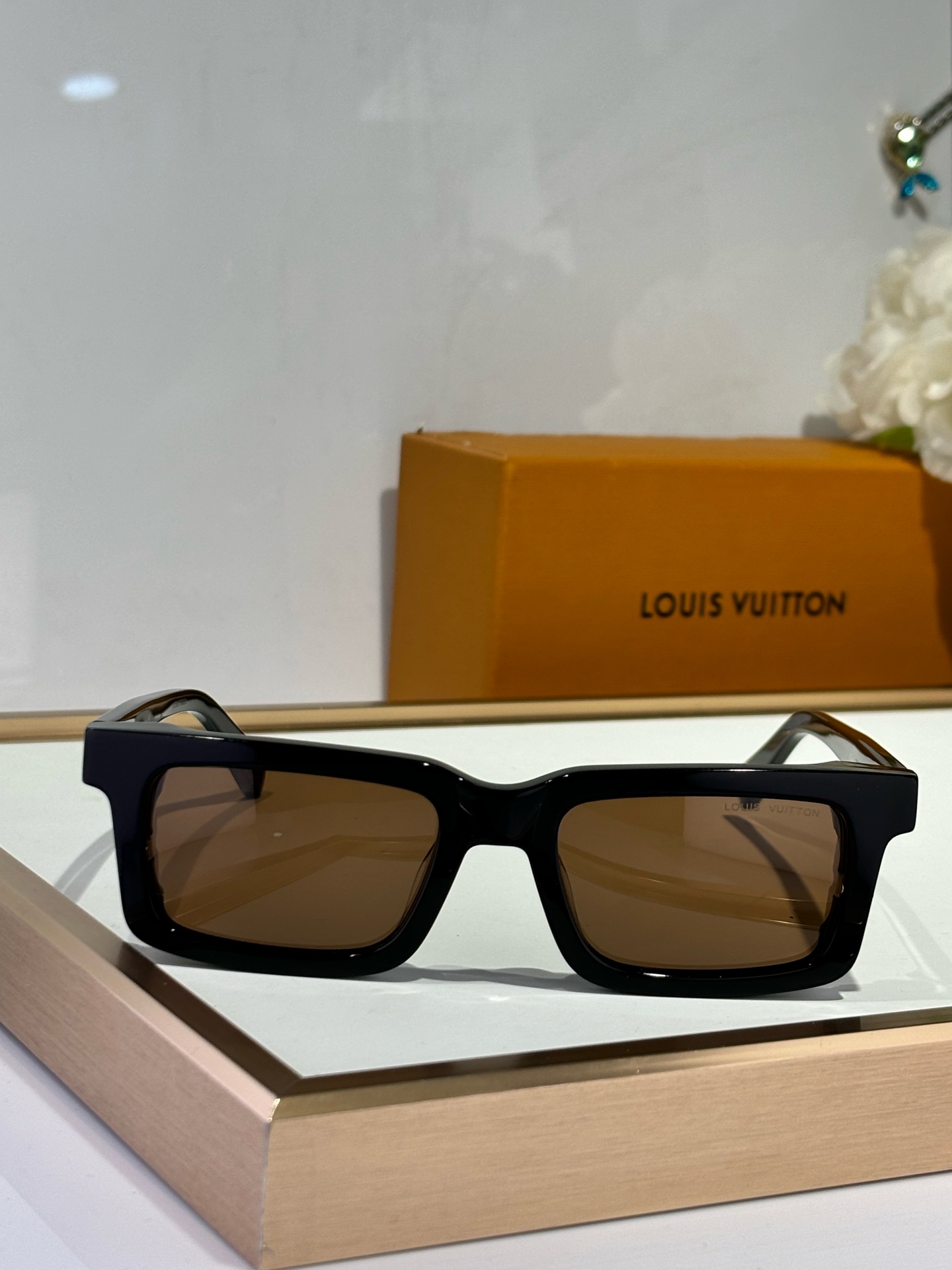  LOUIS VUITTON
MODZ2187
Size51-21-140

