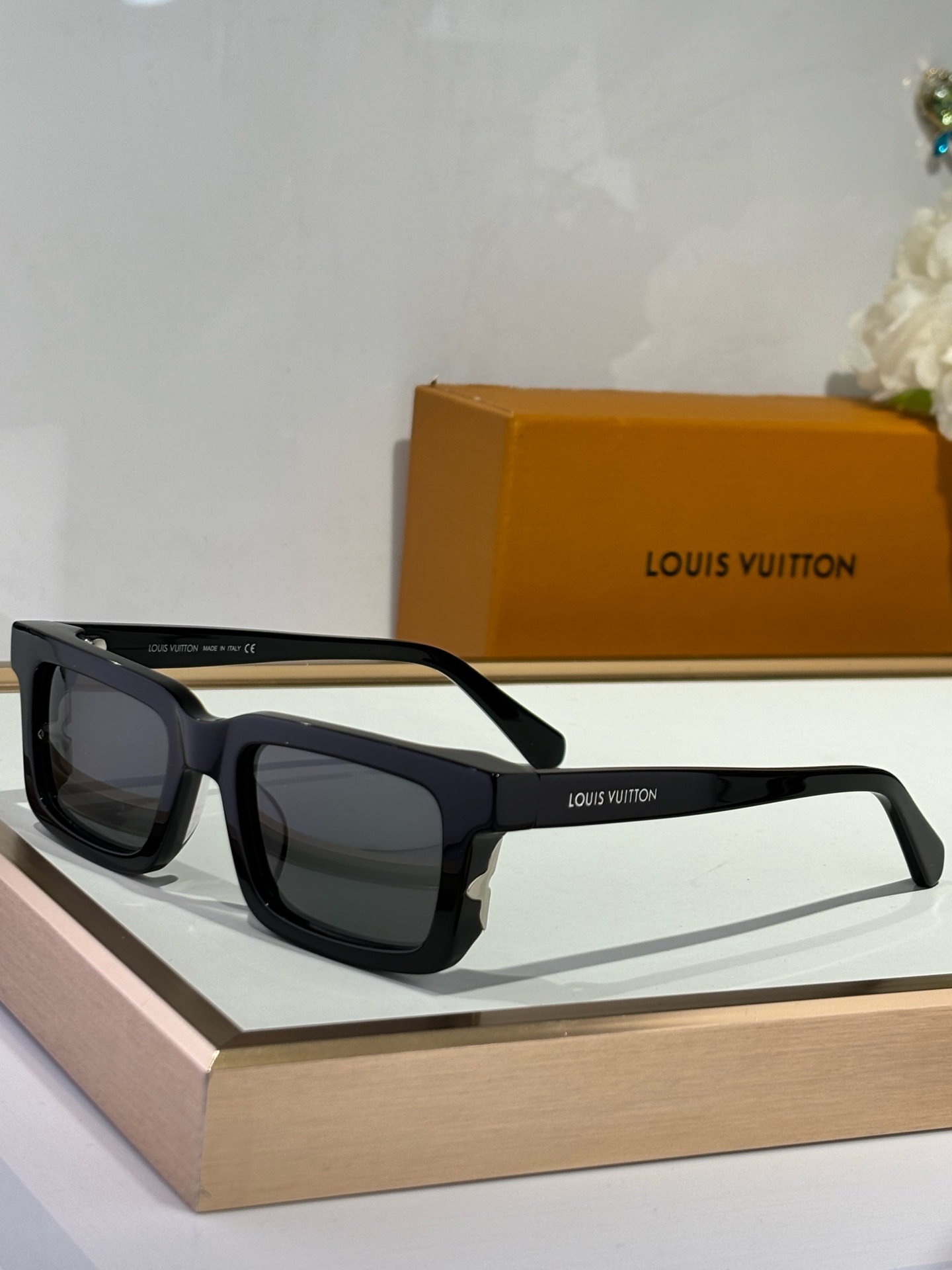 LOUIS VUITTON
MODZ2187
Size51-21-140
