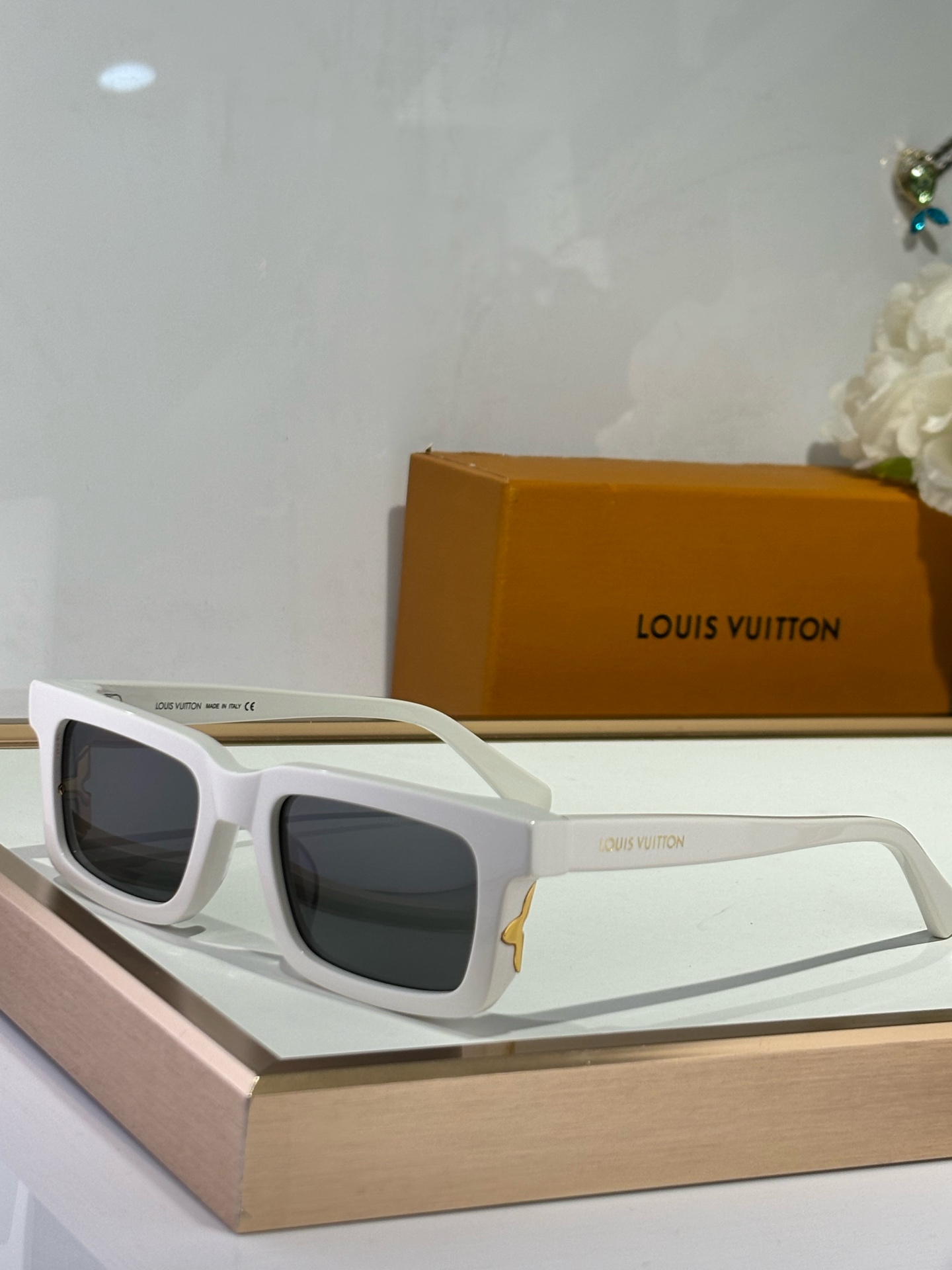  LOUIS VUITTON
MODZ2187
Size51-21-140

