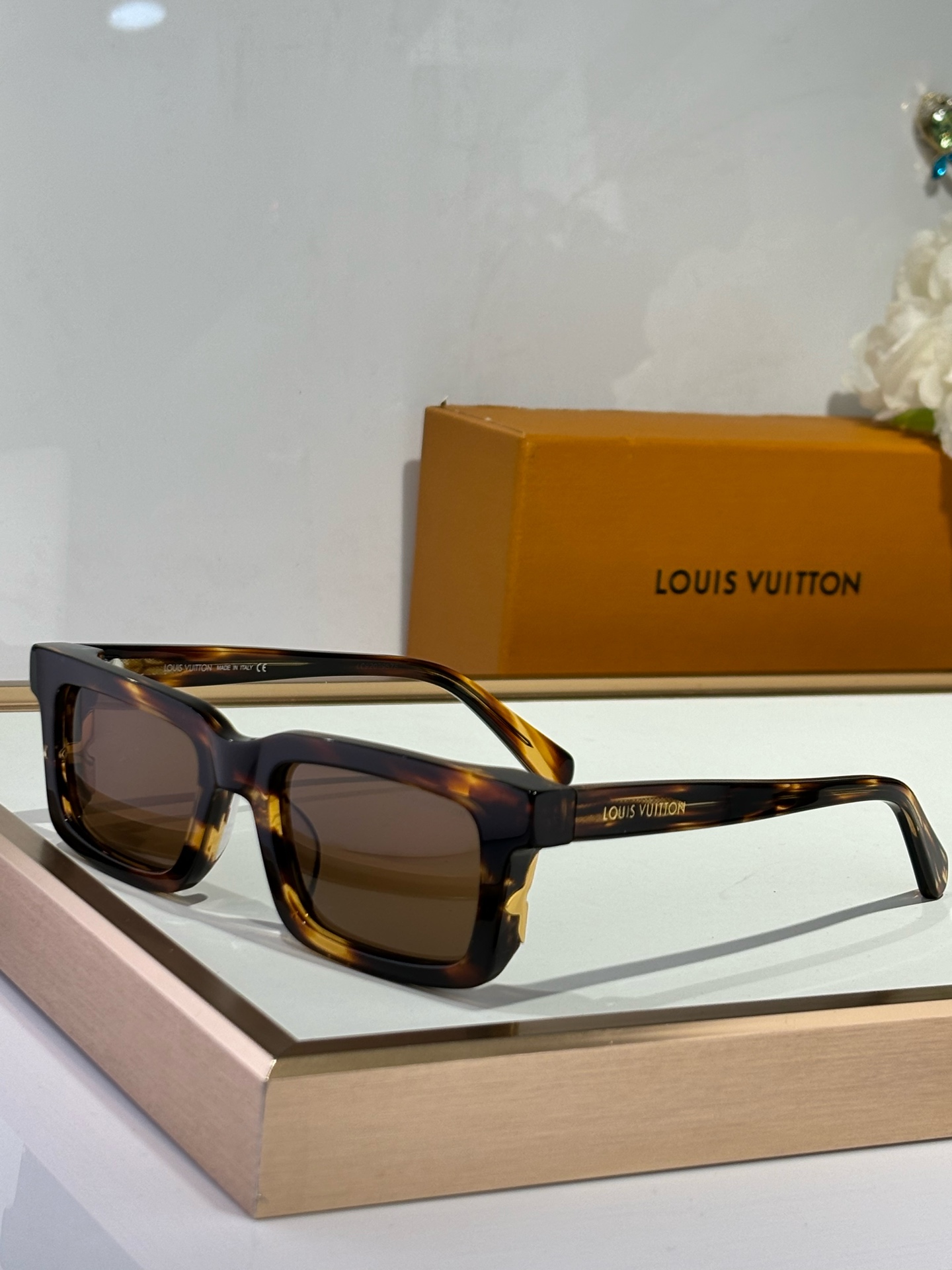  LOUIS VUITTON
MODZ2187
Size51-21-140

