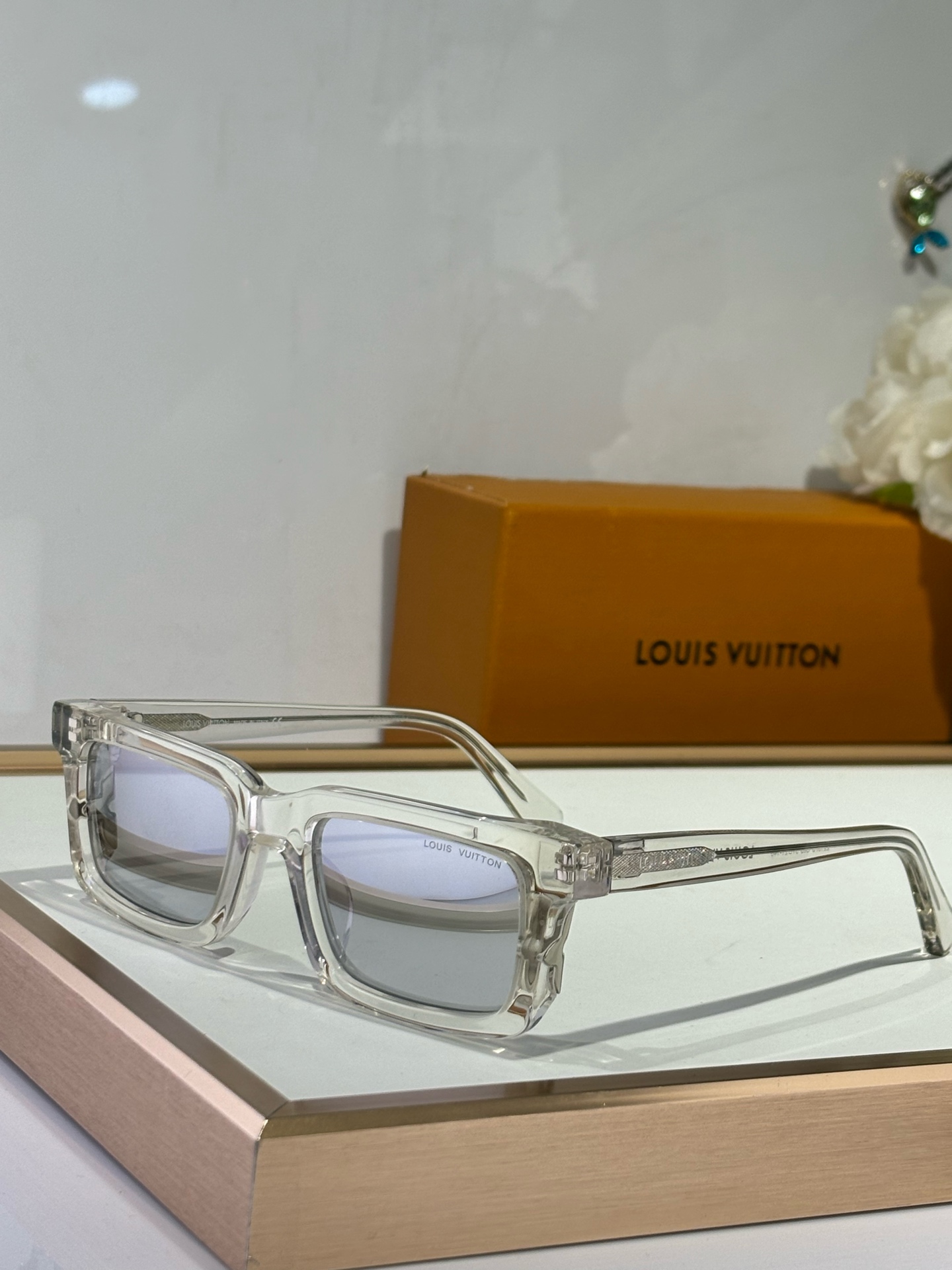  LOUIS VUITTON
MODZ2187
Size51-21-140
