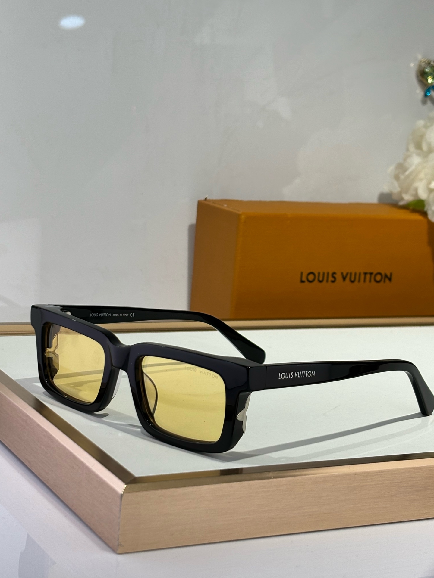  LOUIS VUITTON
MODZ2187
Size51-21-140
