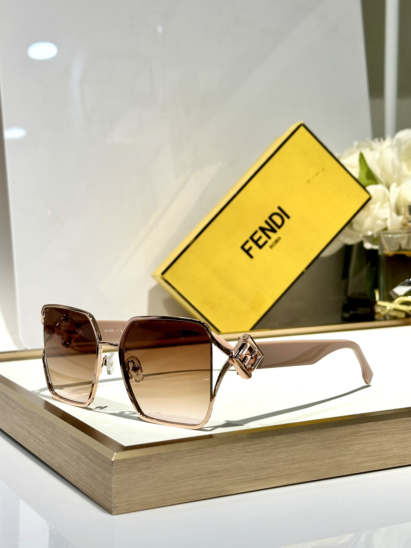 ￼  Fendi*
MOD FE40151U 
Size50-21-135

