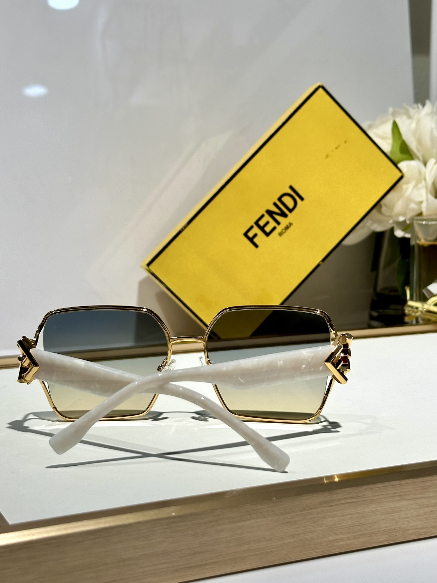 ￼  Fendi*
MOD FE40151U 
Size50-21-135

