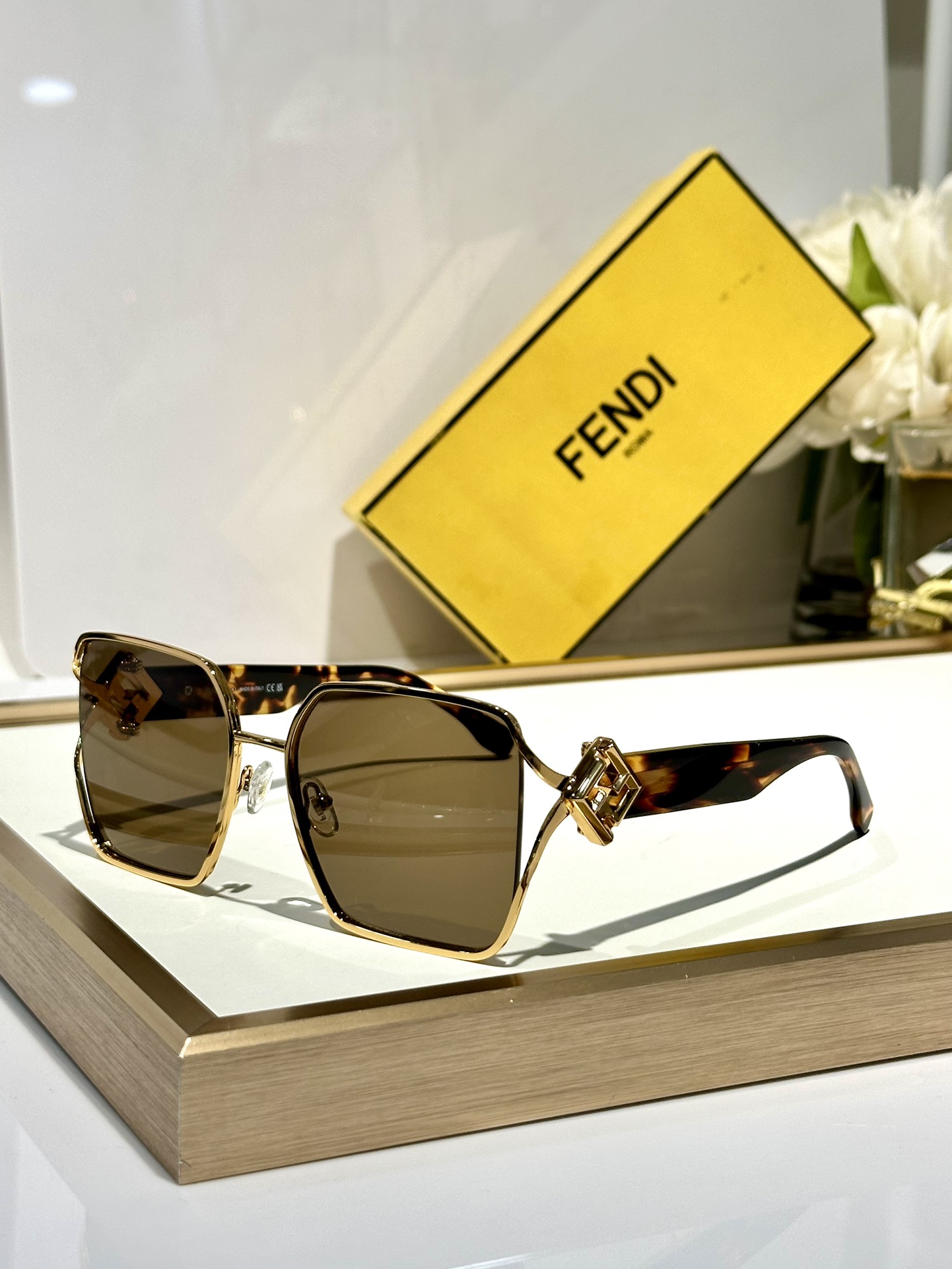￼  Fendi*
MOD FE40151U 
Size50-21-135

