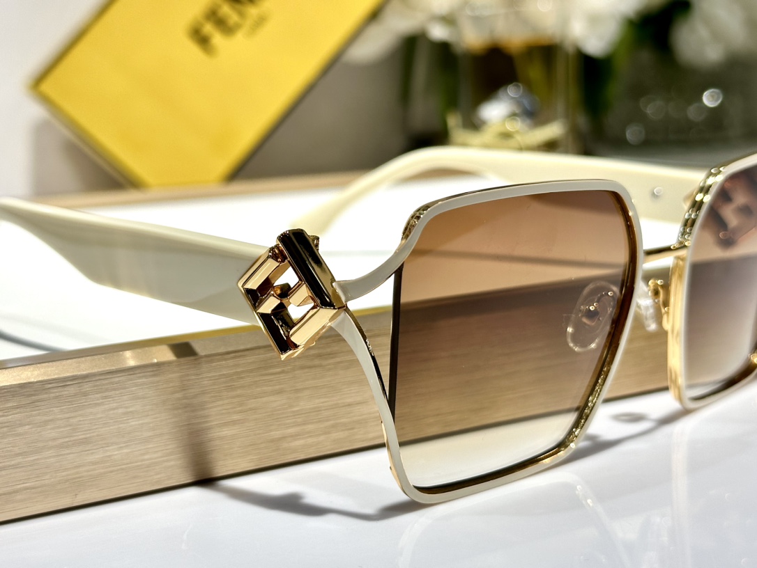 ￼  Fendi*
MOD FE40151U 
Size50-21-135


