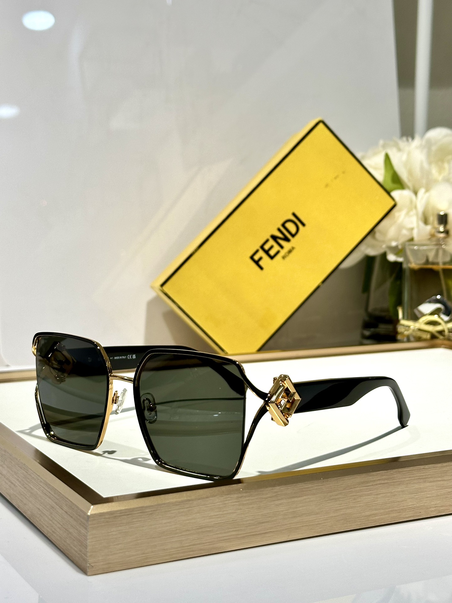 ￼  Fendi*
MOD FE40151U 
Size50-21-135

