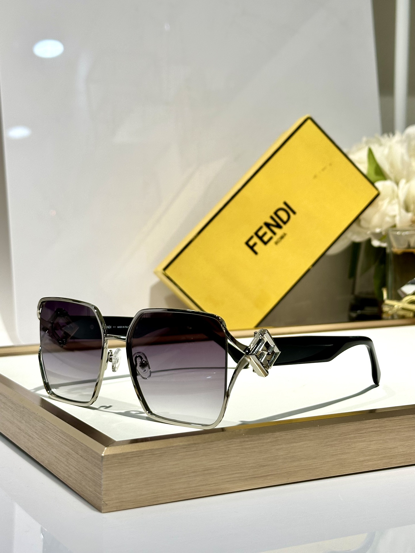 ￼  Fendi*
MOD FE40151U 
Size50-21-135

