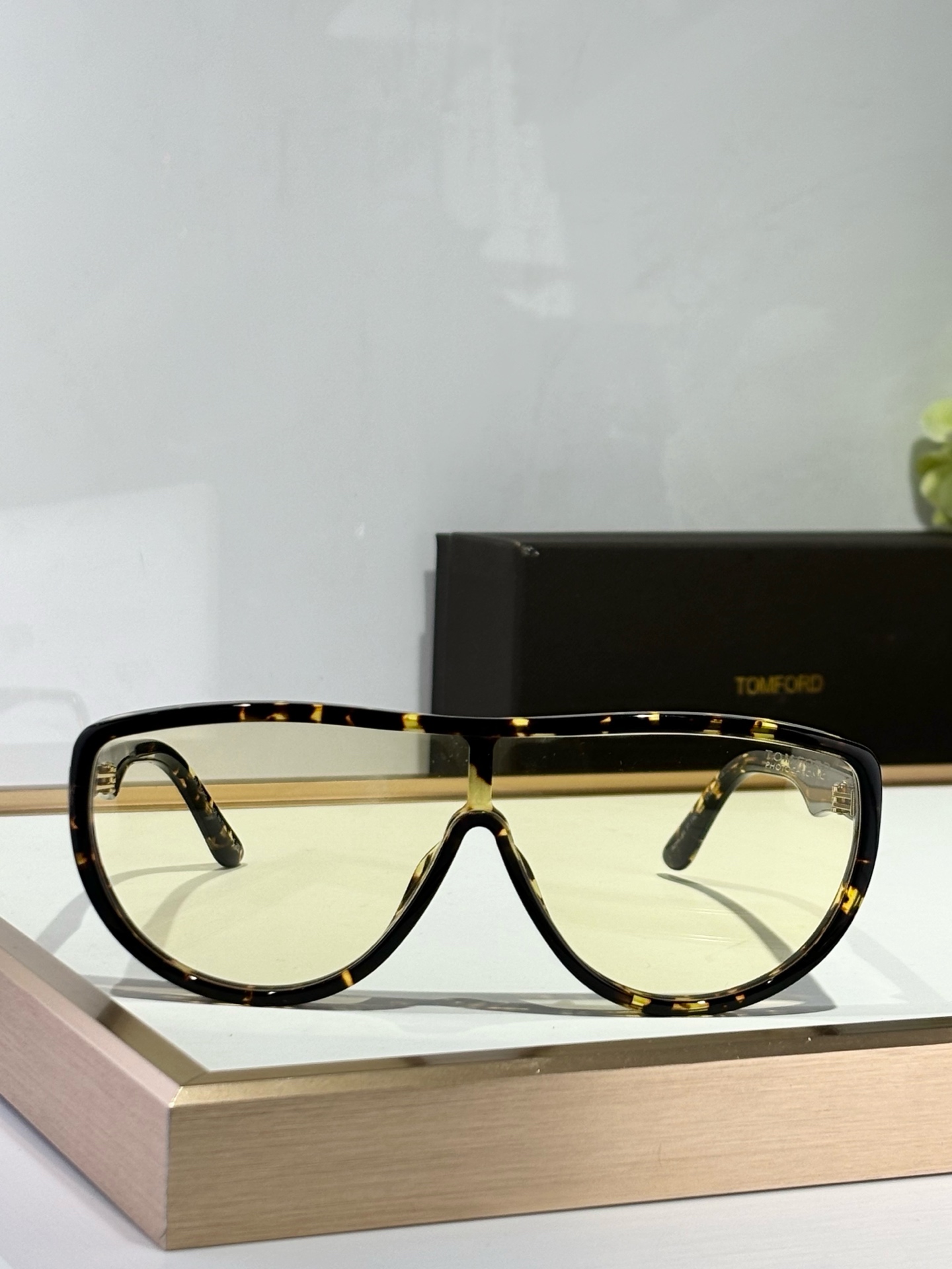  TOMFORD
MODFT1182
Size141-0-145
