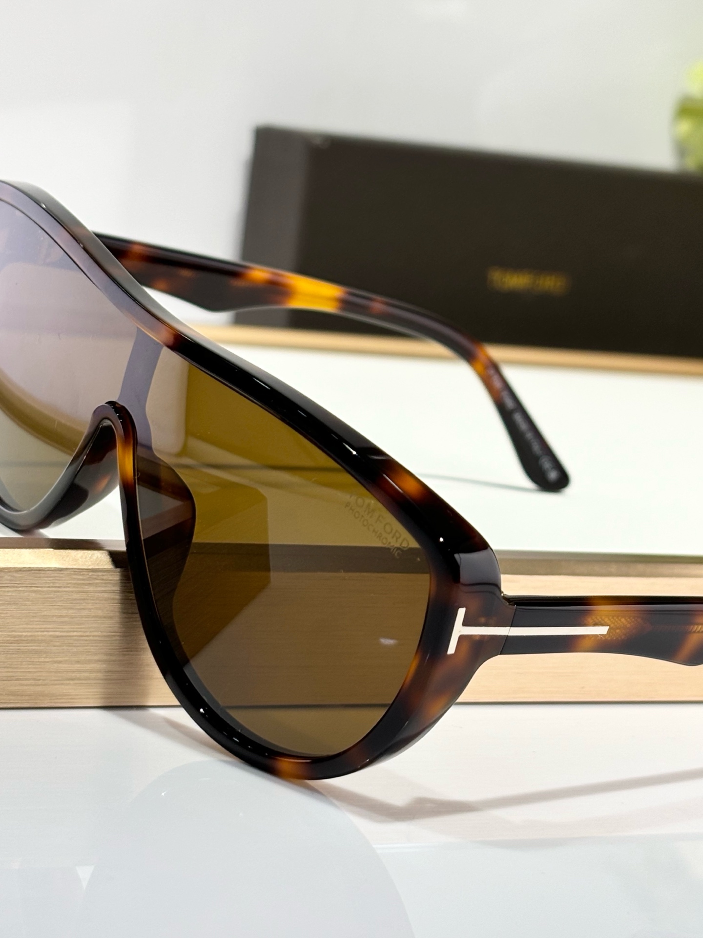  TOMFORD
MODFT1182
Size141-0-145
