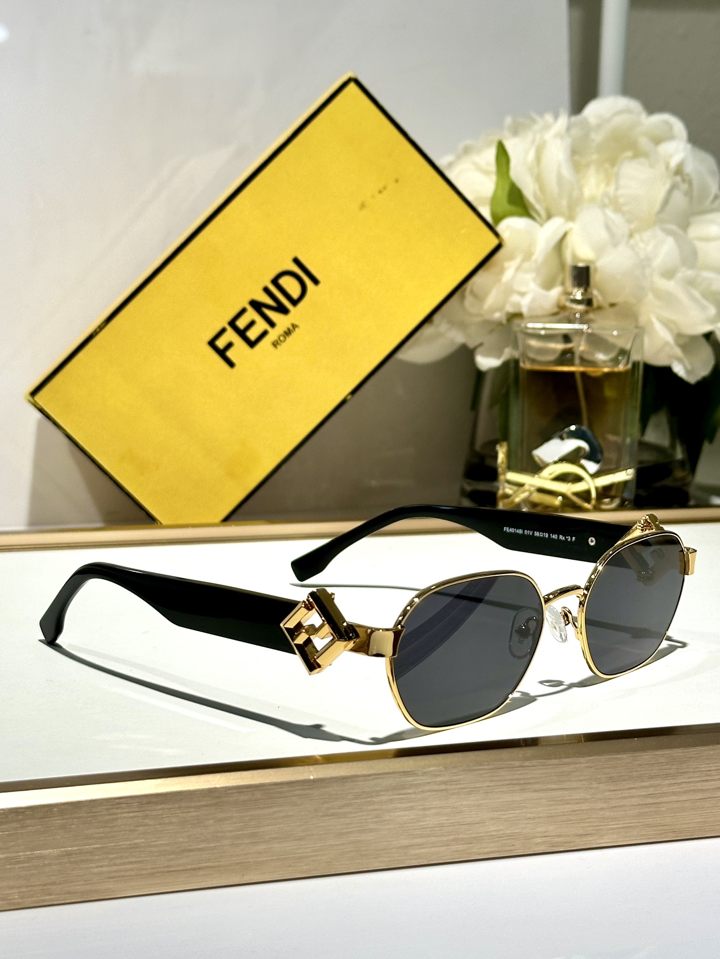 ￼ Fendi*
MOD FE40148l 
Size56-19-140

